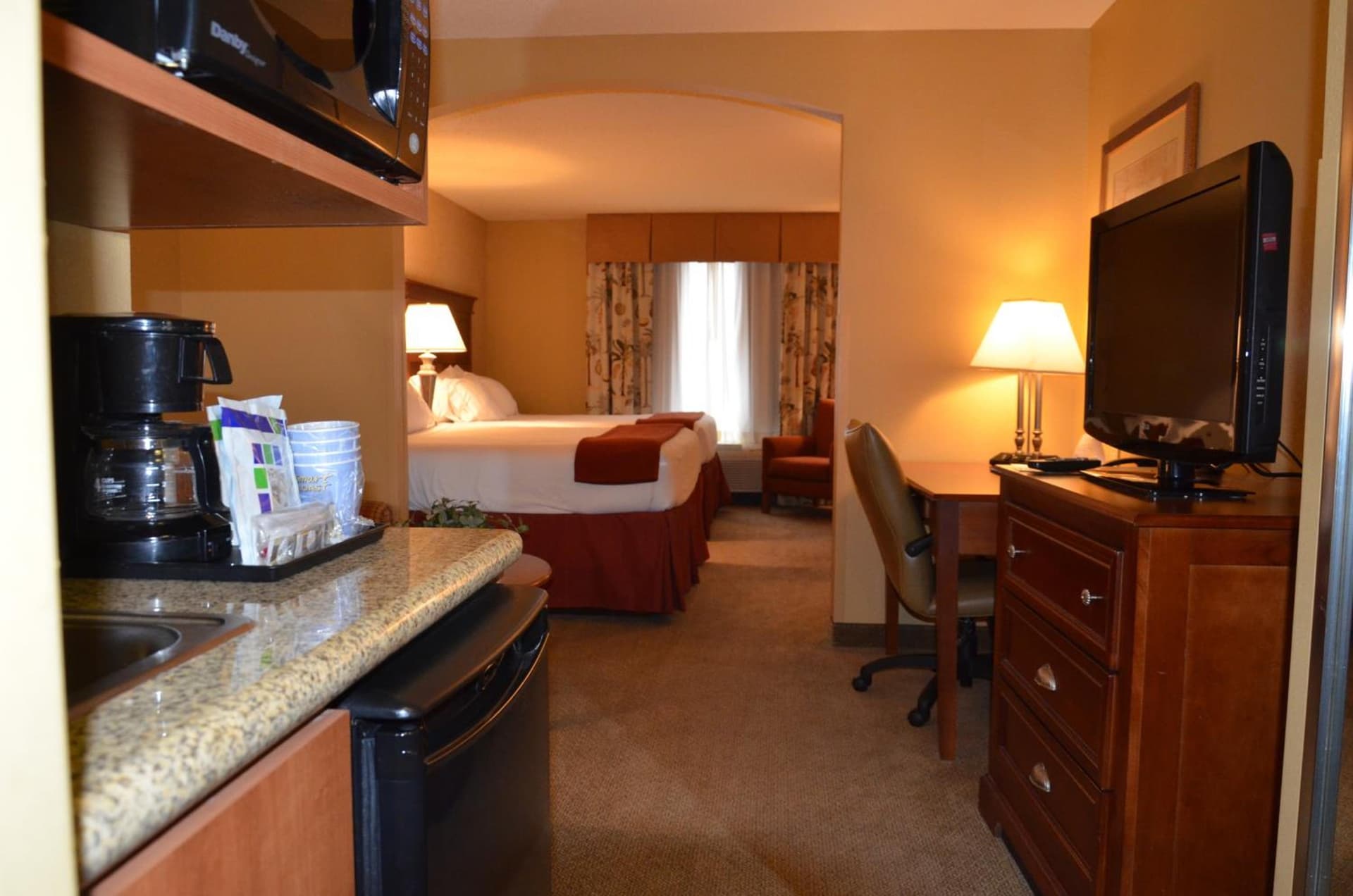 Holiday Inn Express & Suites Bloomington by IHG gallery photo in Bloomington, IN — image 39