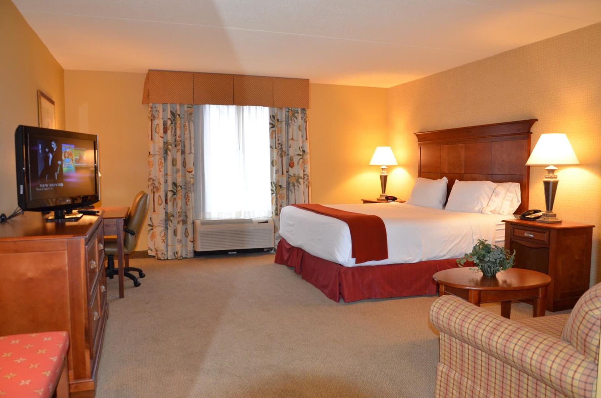 Holiday Inn Express & Suites Bloomington by IHG interior in Bloomington, IN — gallery photo 2