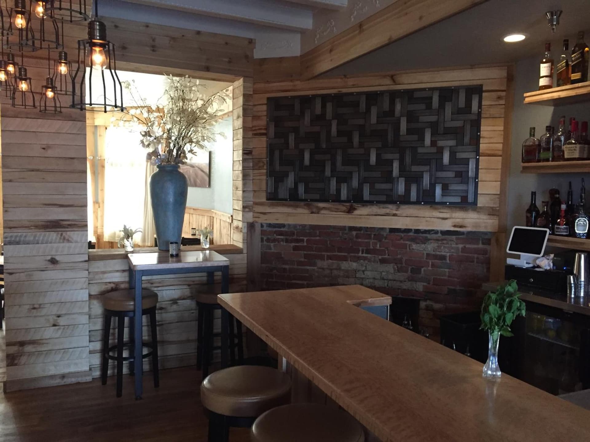 Roam Inn interior in Munising, MI — gallery photo 2