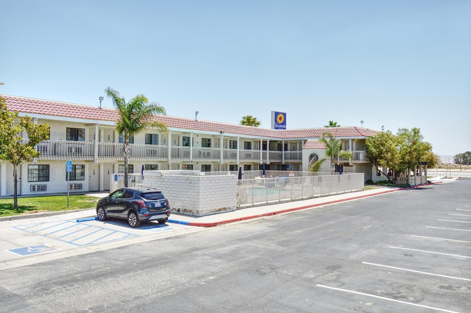 Vagabond Inn Buttonwillow North I-5 property views in Buttonwillow, CA — gallery photo 3