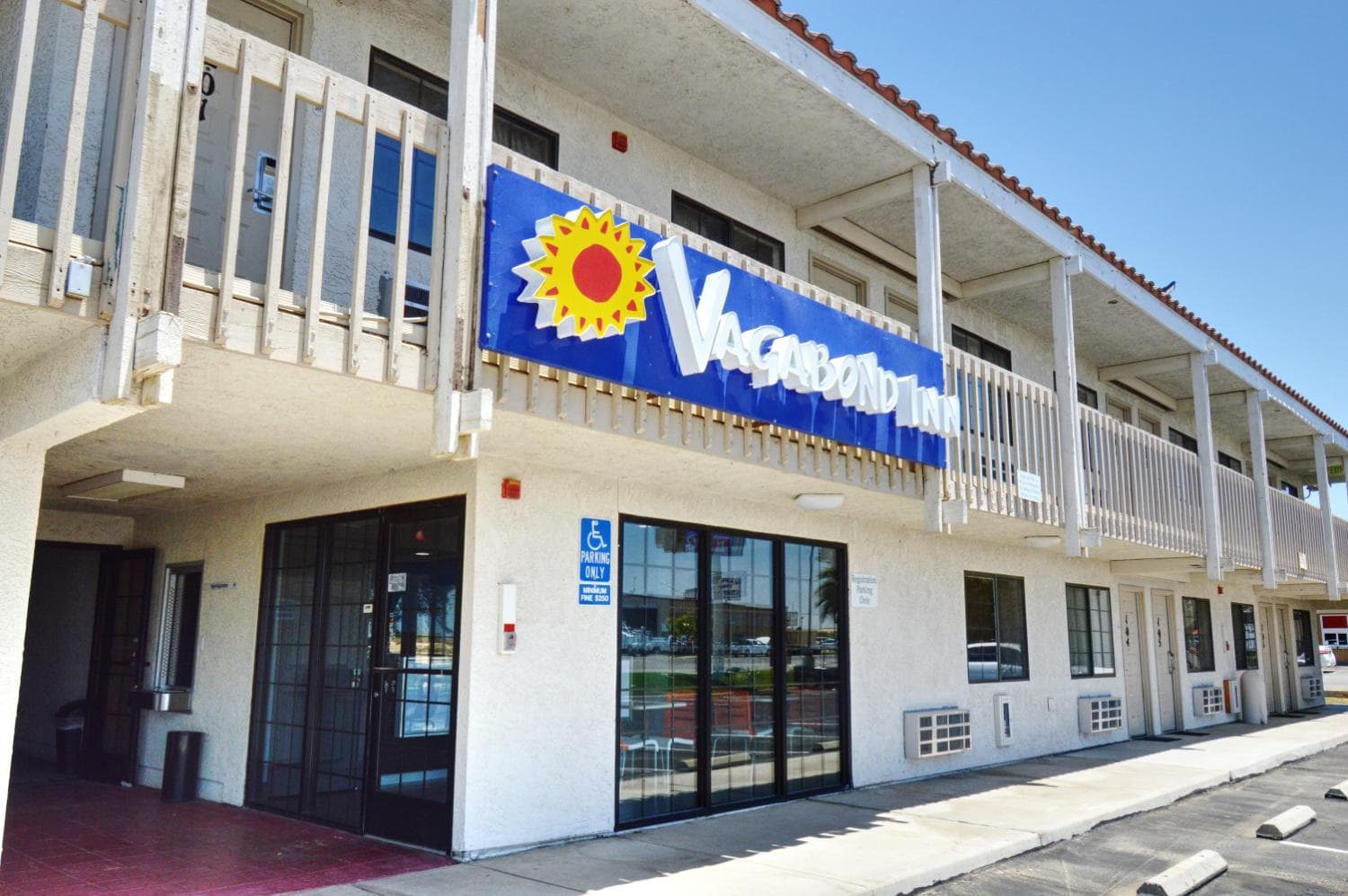 Vagabond Inn Buttonwillow North I-5 featured exterior or lobby in Buttonwillow, CA — similar hotel