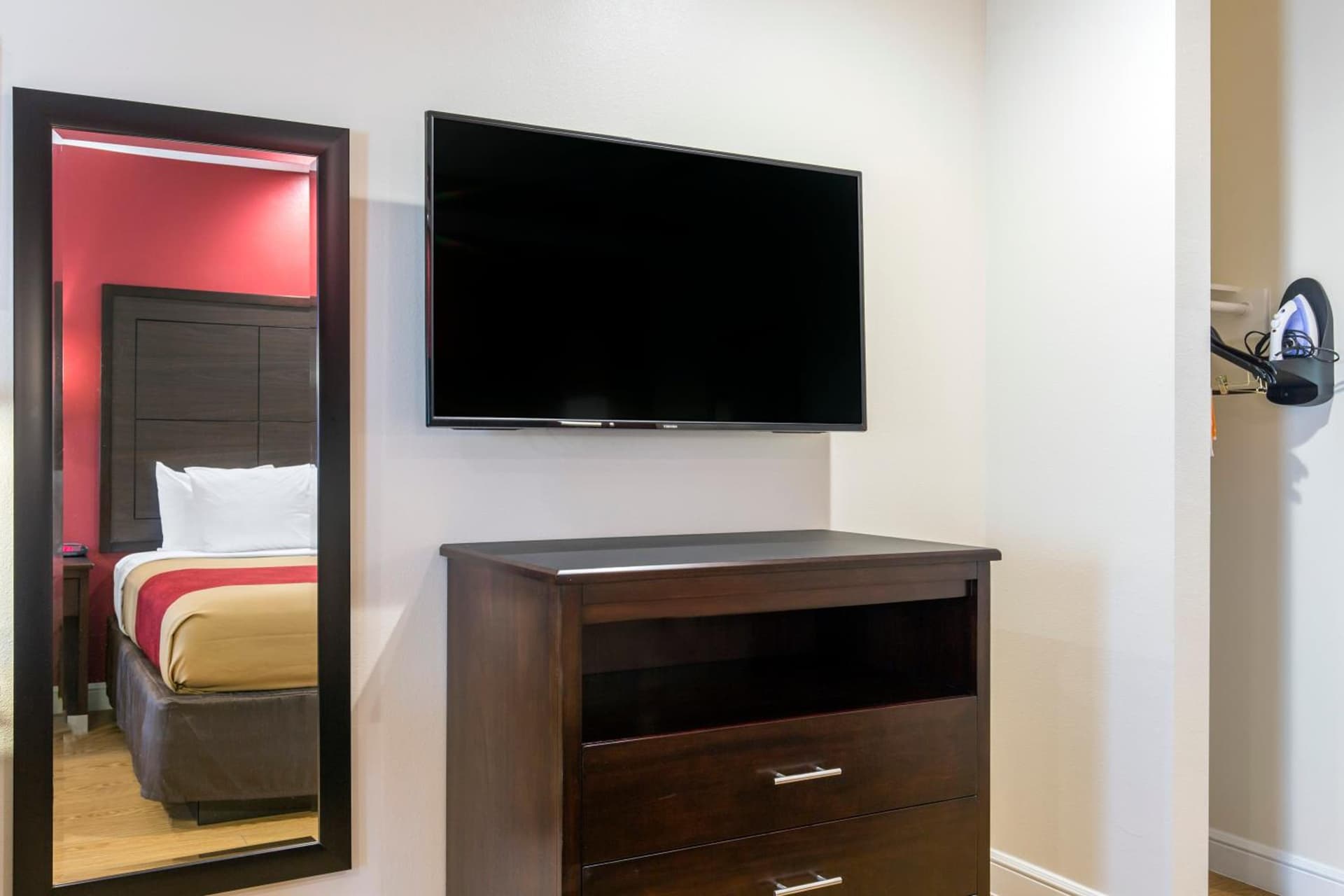 Econo Lodge Inn & Suites Houston Willowbrook property views in Houston, TX — gallery photo 3