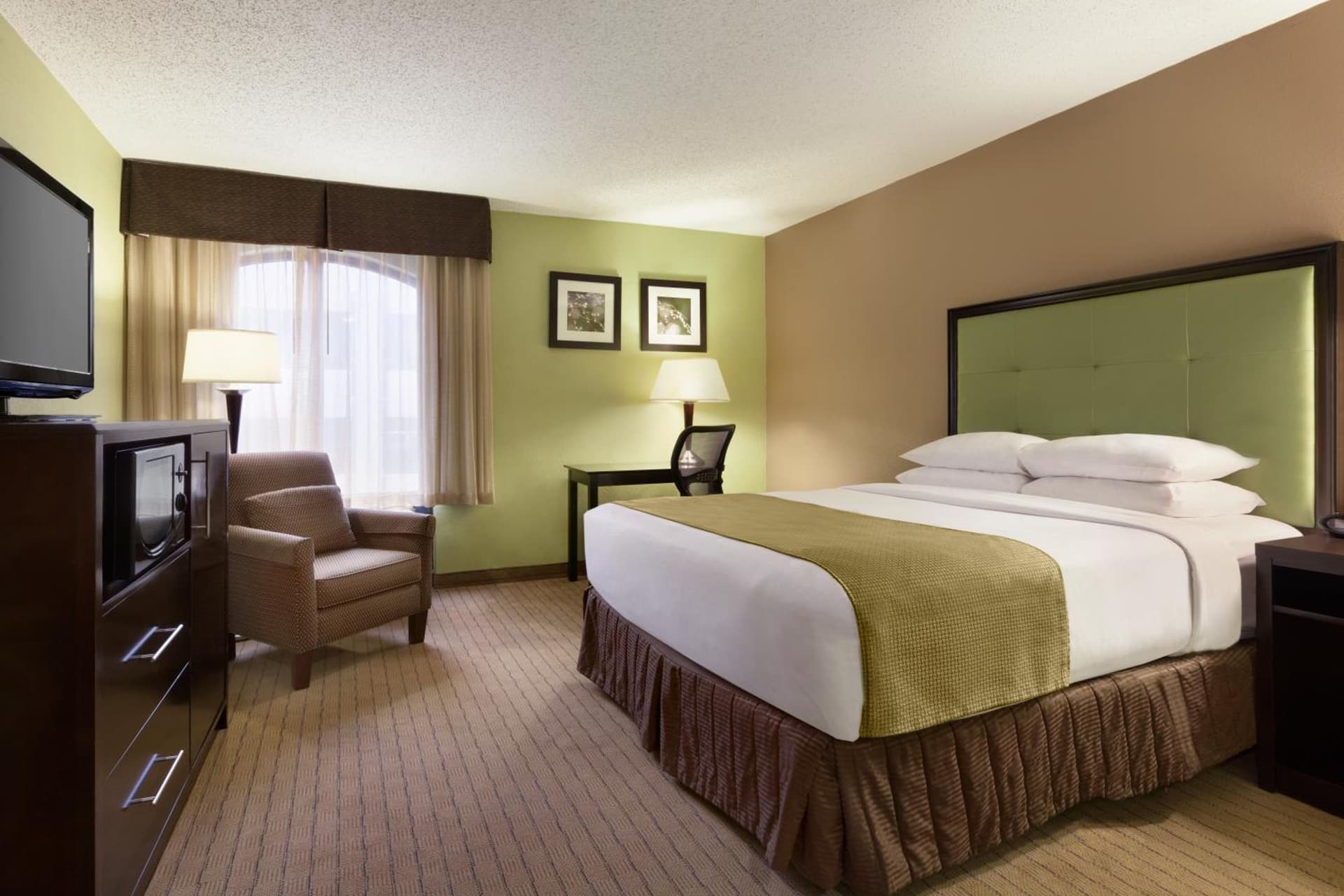 Days Inn by Wyndham Baltimore Inner Harbor gallery photo in Baltimore, MD — image 17