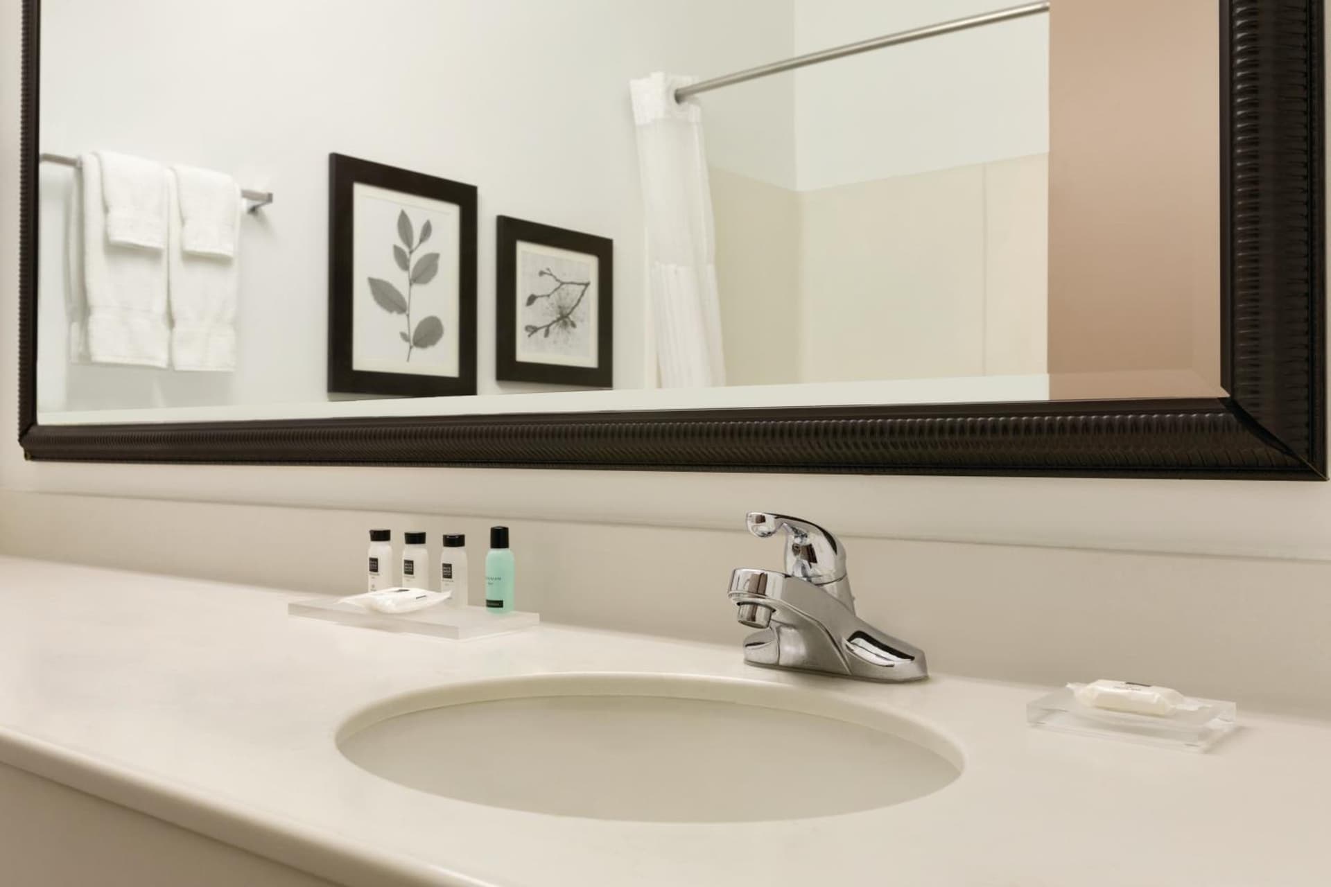 Country Inn & Suites by Radisson, Indianapolis Airport South, IN gallery photo in Indianapolis, IN — image 23
