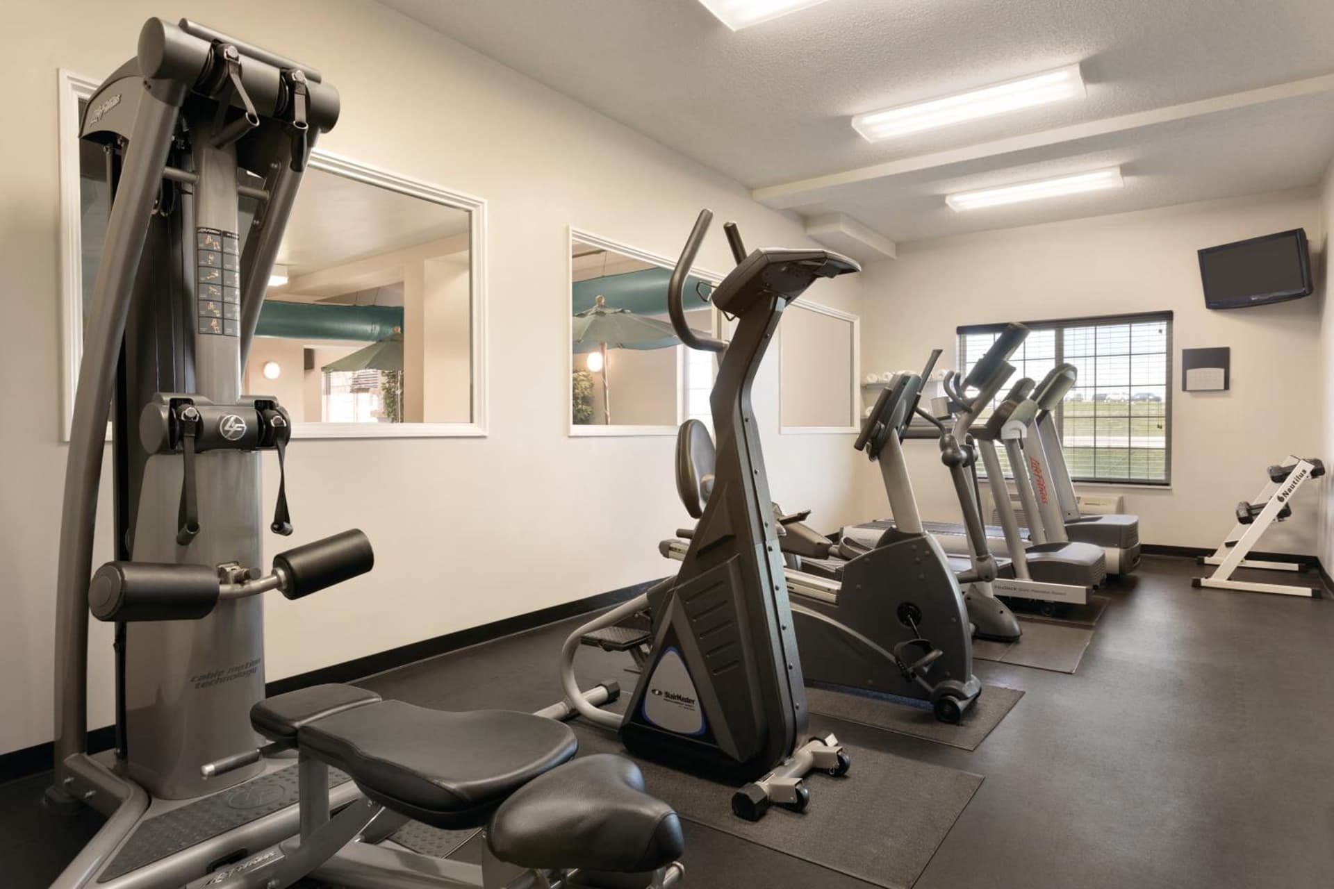 Country Inn & Suites by Radisson, Indianapolis Airport South, IN gallery photo in Indianapolis, IN — image 12