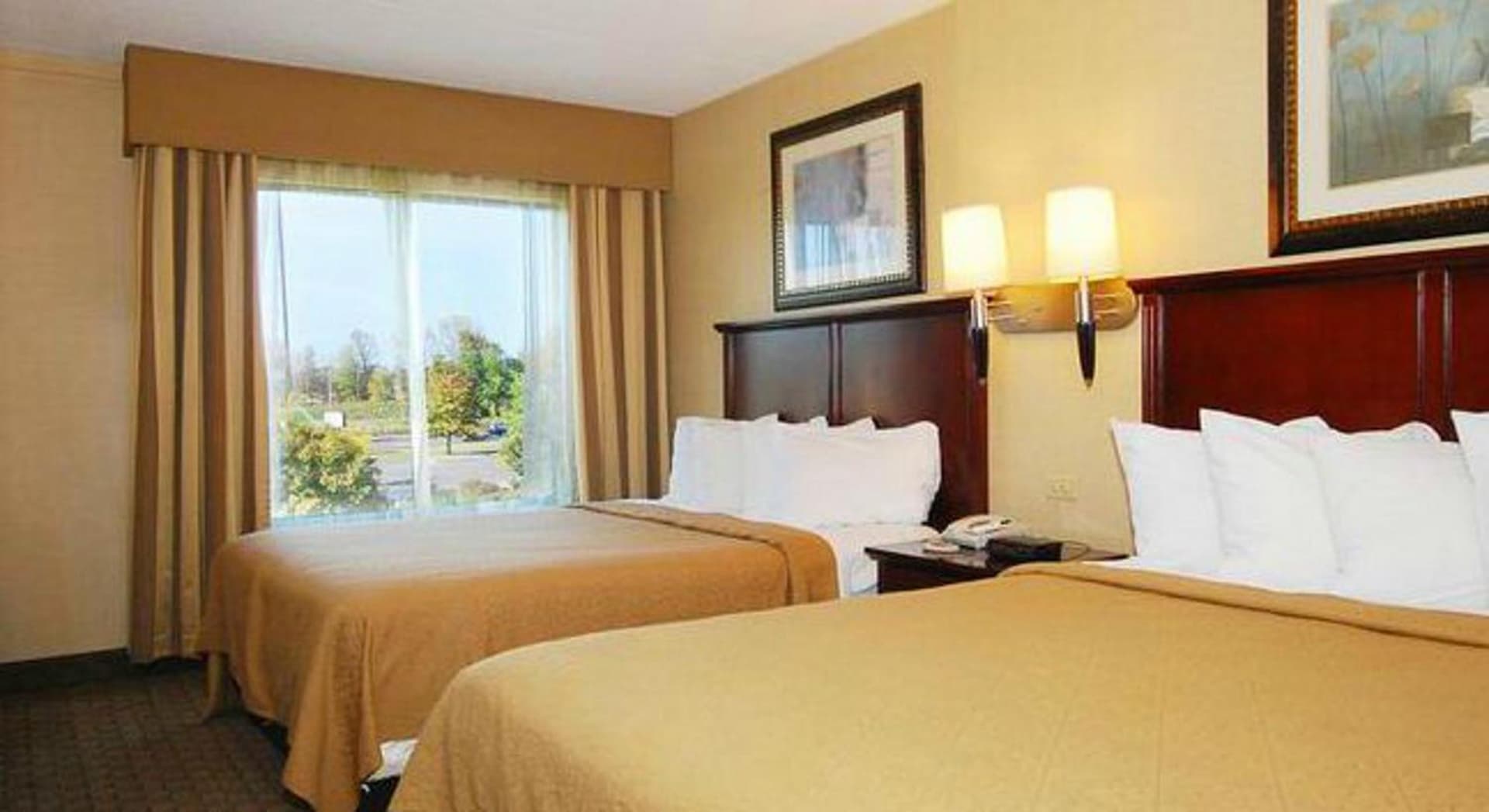 Quality Inn & Suites Bensalem interior in Bensalem, PA — gallery photo 2