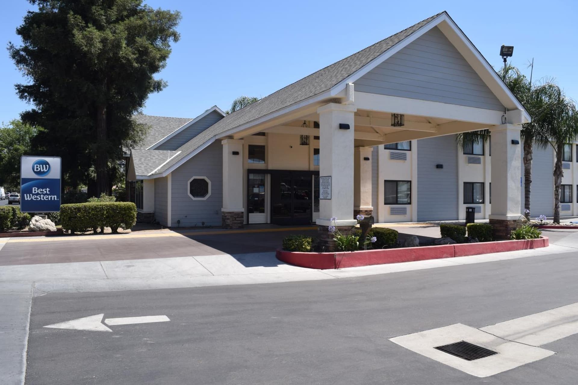 Best Western Town & Country Lodge gallery photo in Tulare, CA — image 31