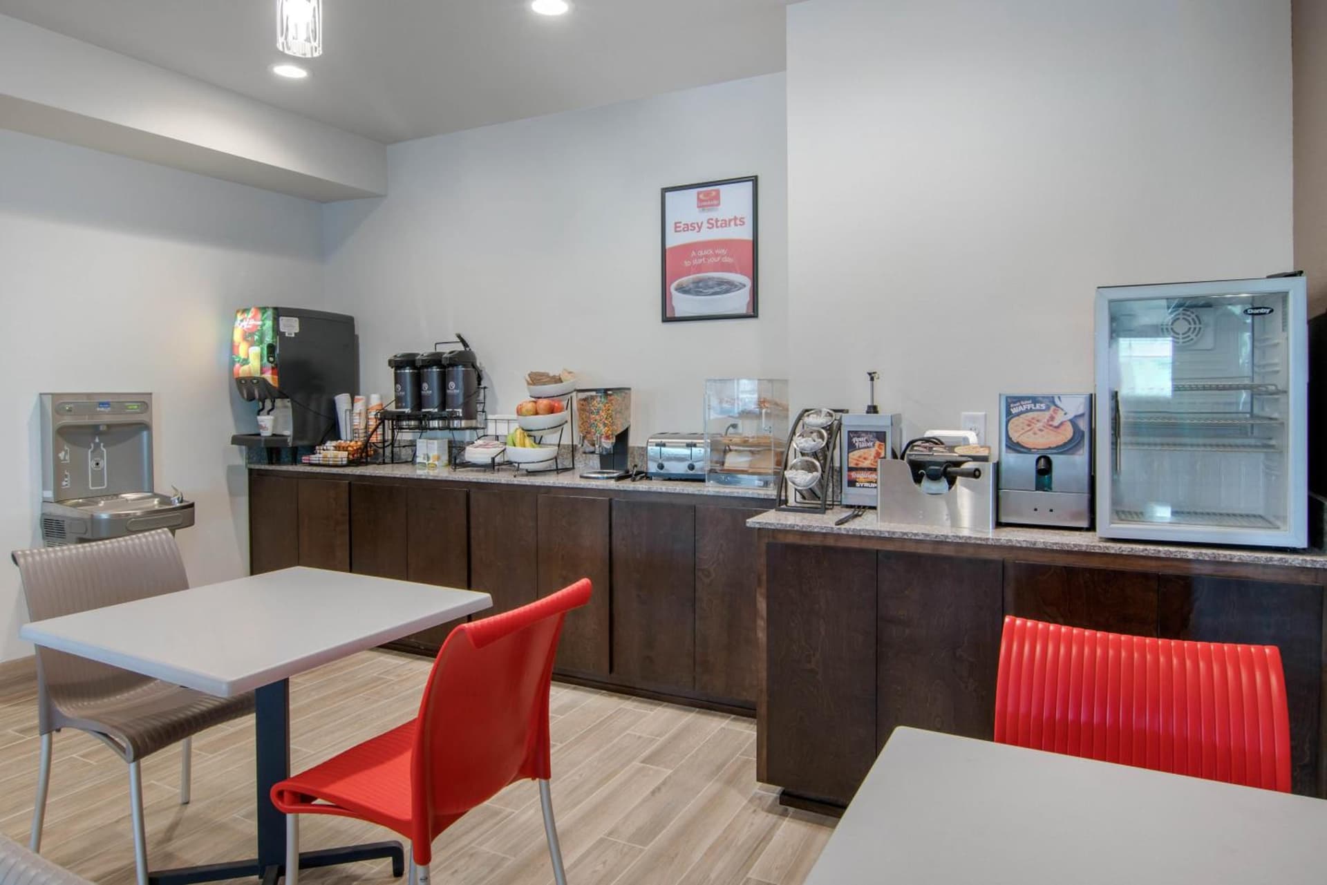 Econo Lodge Inn & Suites Springfield Main Street interior in Springfield, OR — gallery photo 2