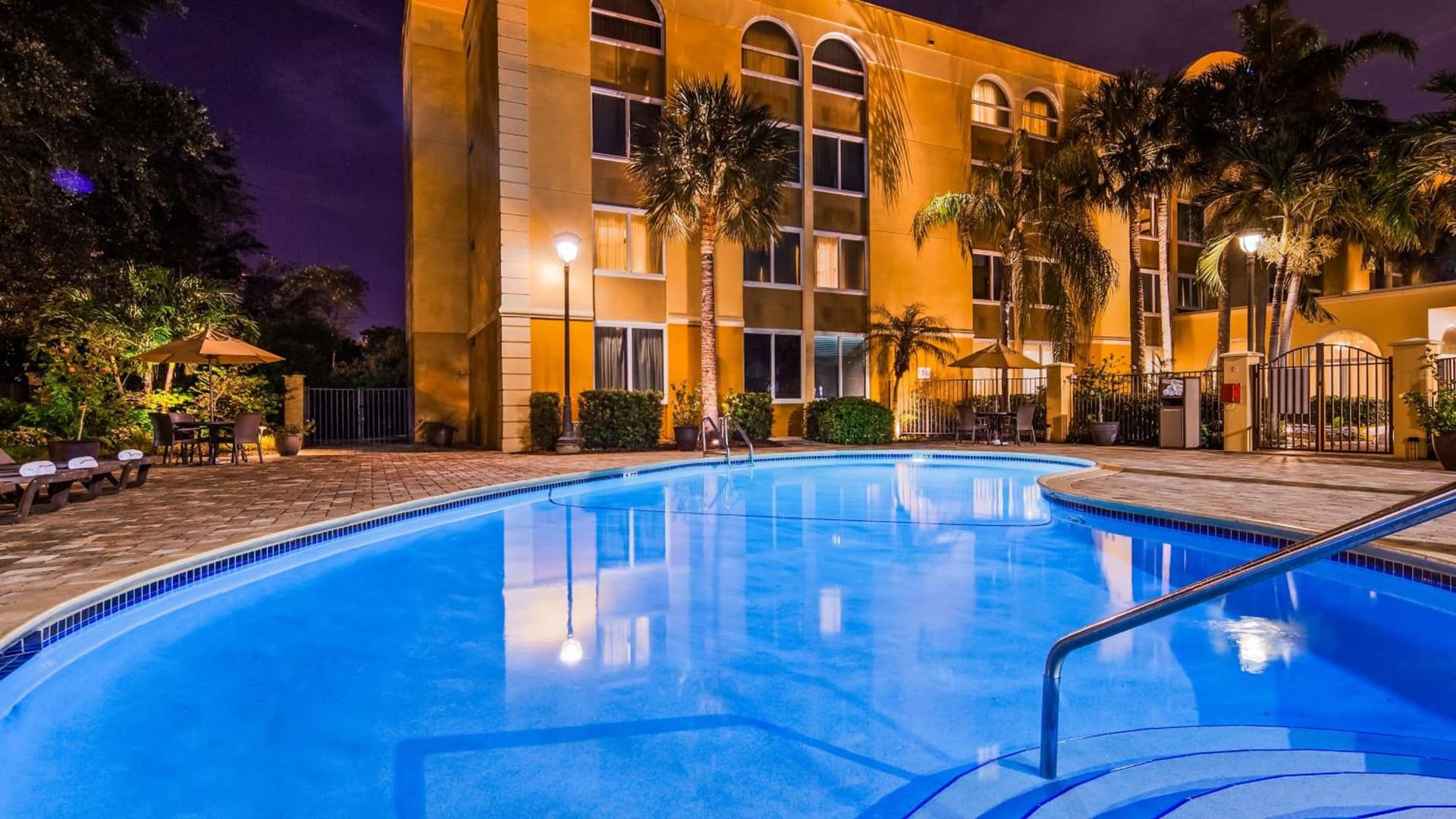 Best Western Ft Lauderdale I-95 Inn property views in Fort Lauderdale, FL — gallery photo 3