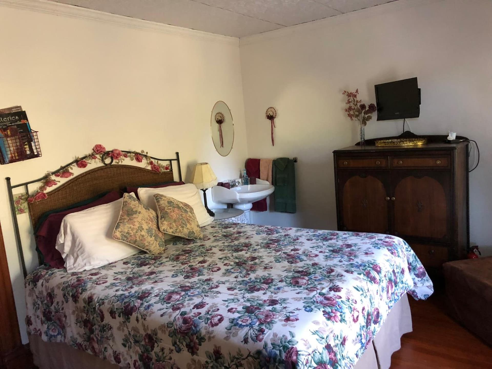 Antique Rose Inn Windham gallery photo in Windham — image 53