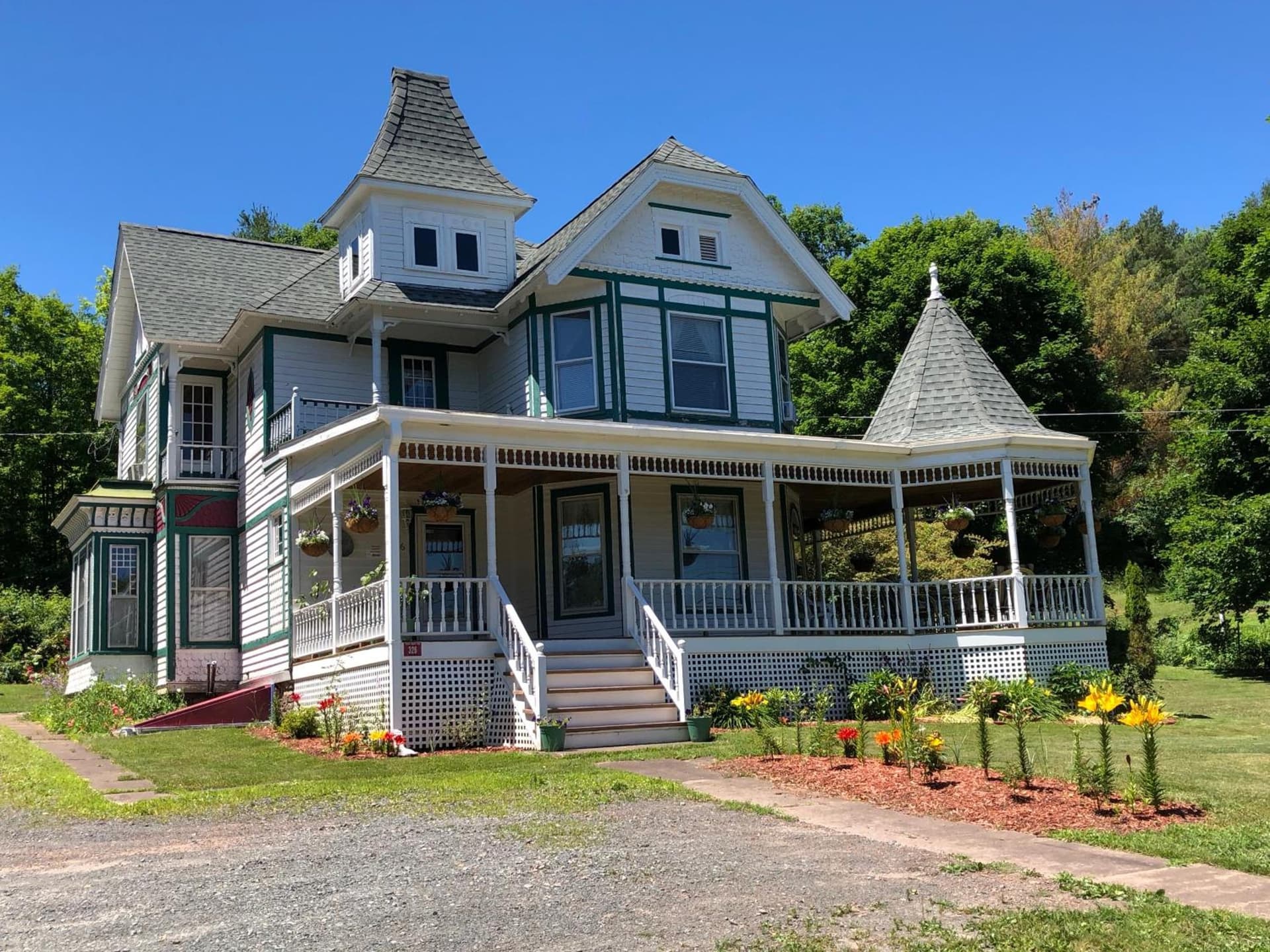Antique Rose Inn Windham gallery photo in Windham — image 5