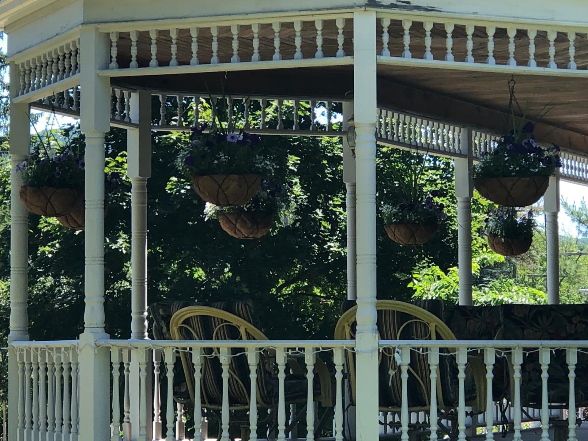 Antique Rose Inn Windham interior in Windham — gallery photo 2