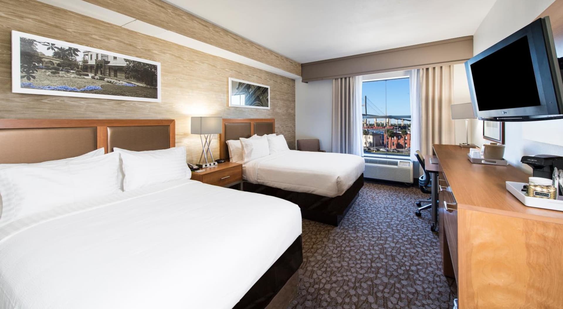 Holiday Inn Savannah Historic District by IHG interior in Savannah, GA — gallery photo 2