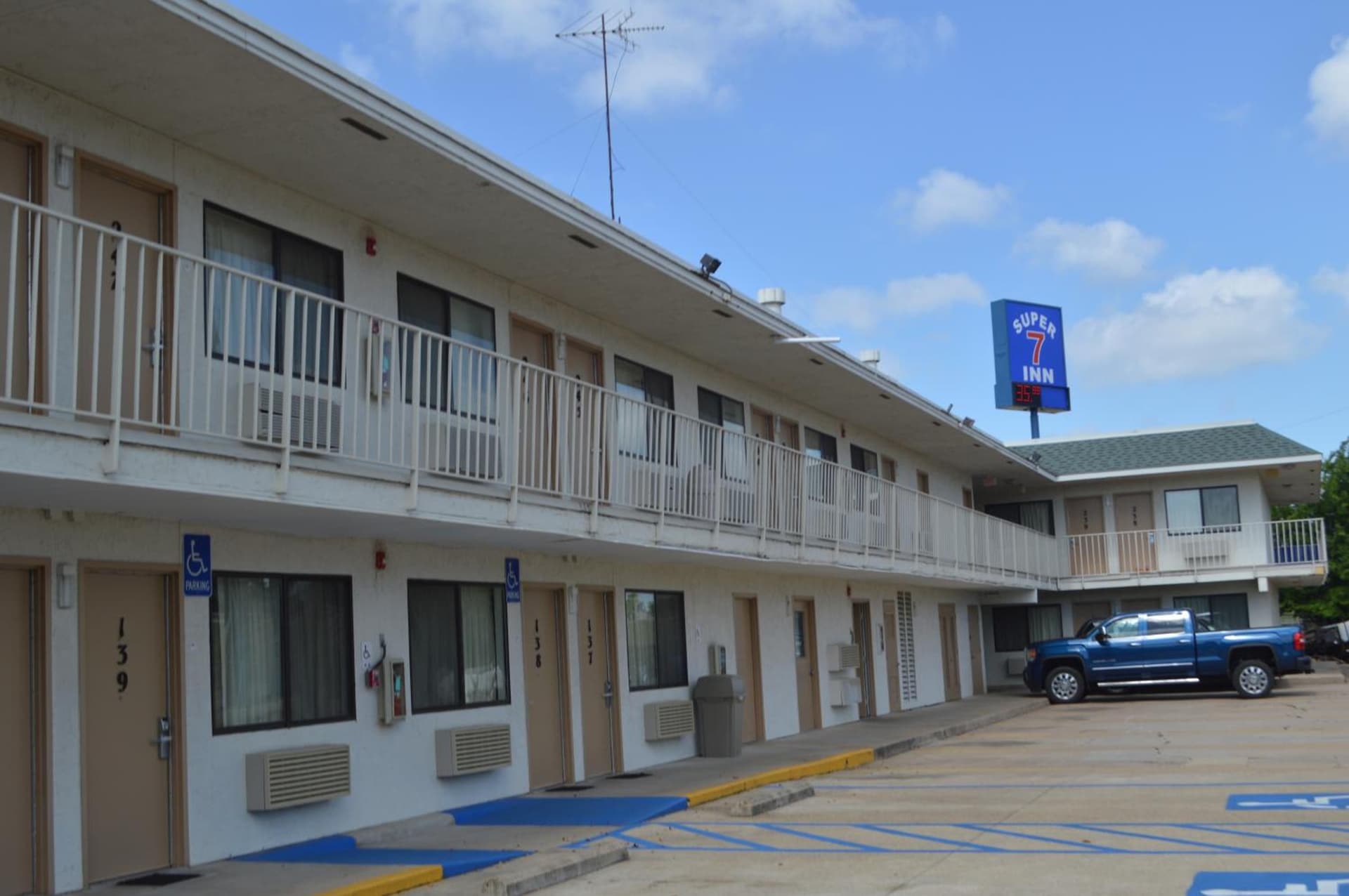 Super 7 Inn interior in Bossier City, LA — gallery photo 2