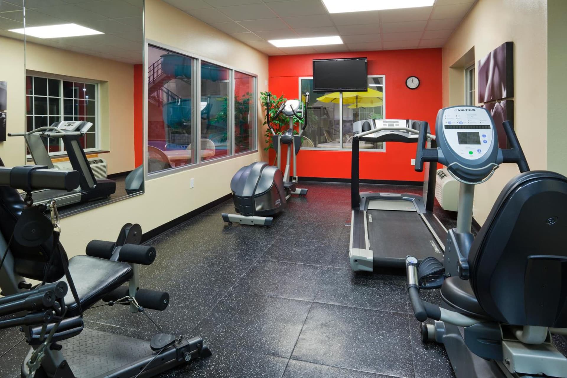 Country Inn & Suites by Radisson Bismarck Waterpark gallery photo in Bismarck, ND — image 36