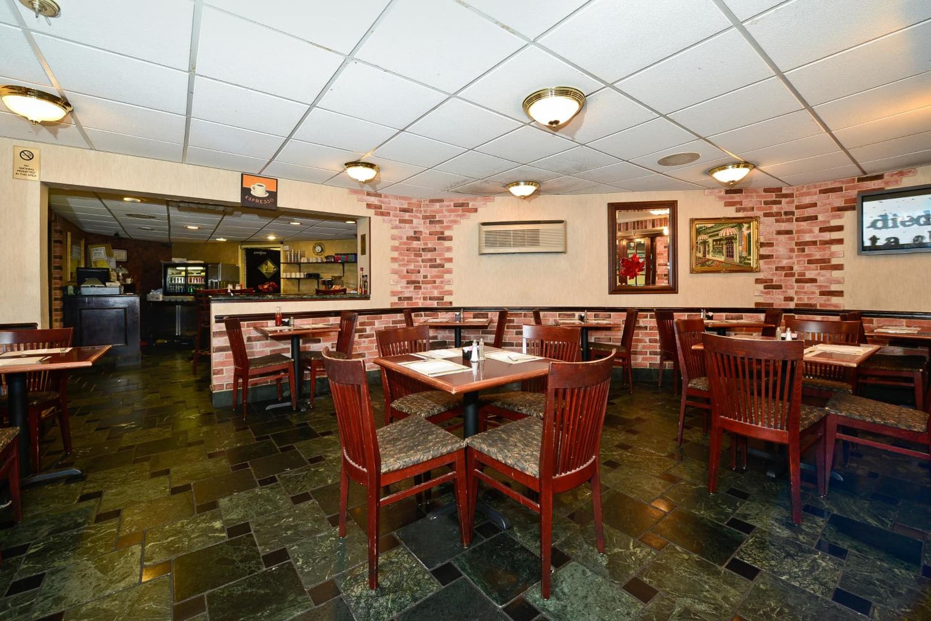 Howard Johnson by Wyndham Newark Airport gallery photo in Newark, NJ — image 4