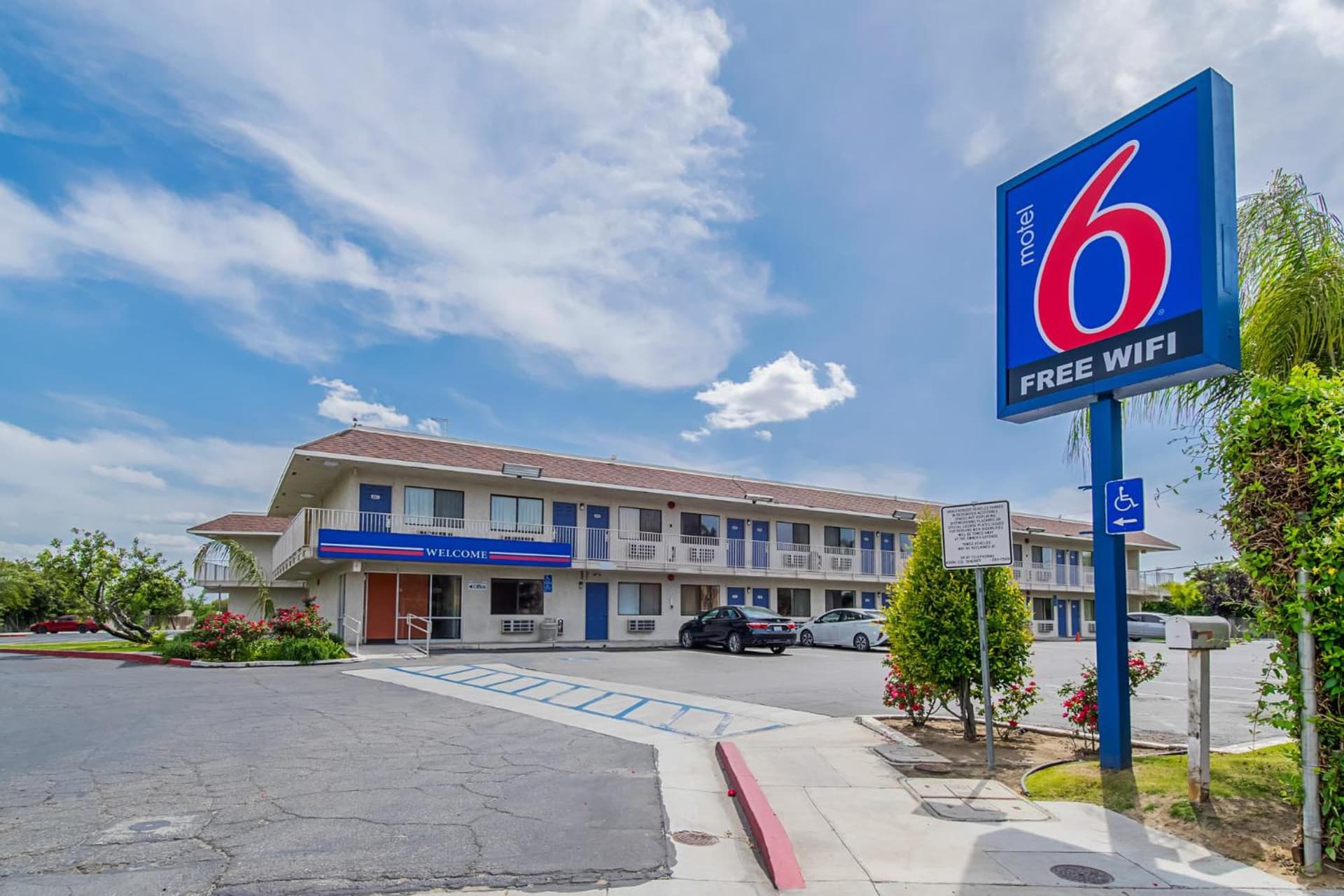 Motel 6-Bakersfield, CA - Airport gallery photo in Bakersfield, CA — image 8