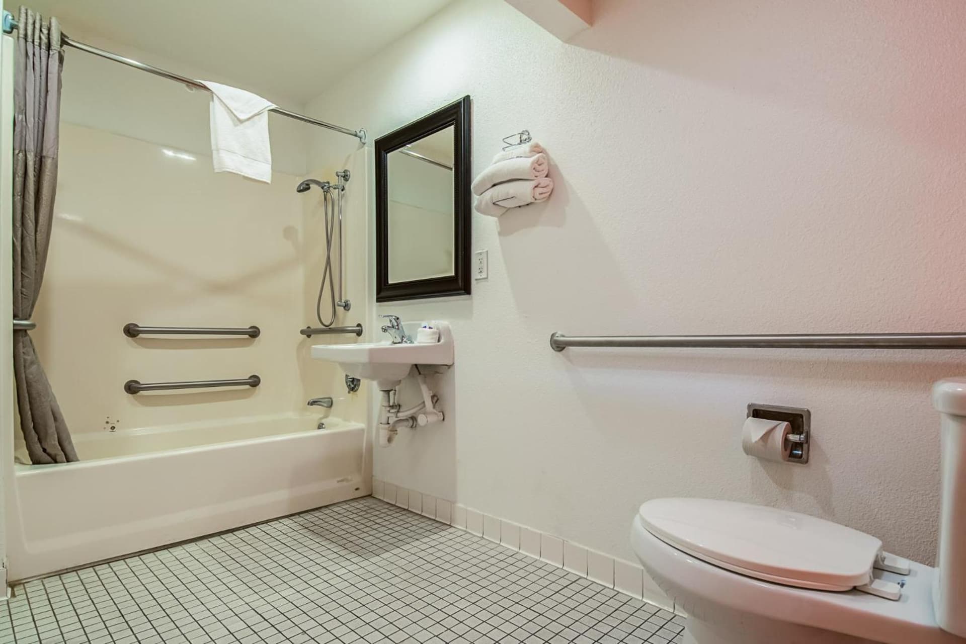 Motel 6-Bakersfield, CA - Airport gallery photo in Bakersfield, CA — image 43