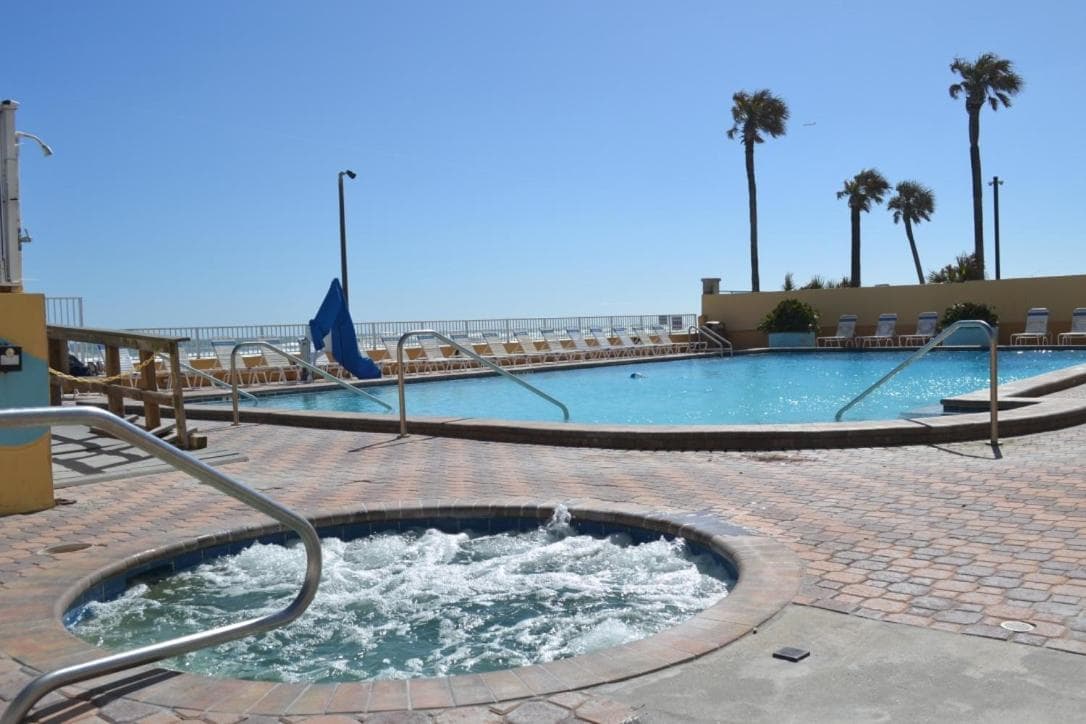Daytona Beach studio condo with beautiful Ocean view interior in Daytona Beach, FL — gallery photo 2