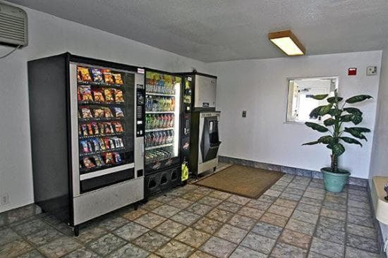 Hilltop Inn & Suites gallery photo in Victorville, CA — image 4