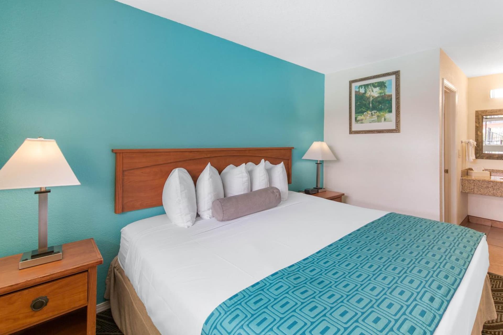 Howard Johnson Suites by Wyndham San Diego Chula Vista BayFront gallery photo in Chula Vista, CA — image 35