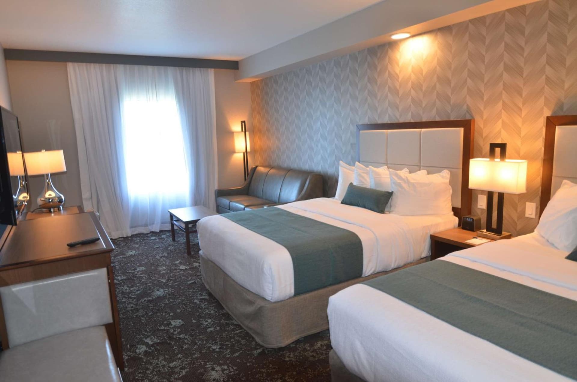 Best Western Premier Des Moines-Ankeny Hotel interior in Ankeny, IA — gallery photo 2