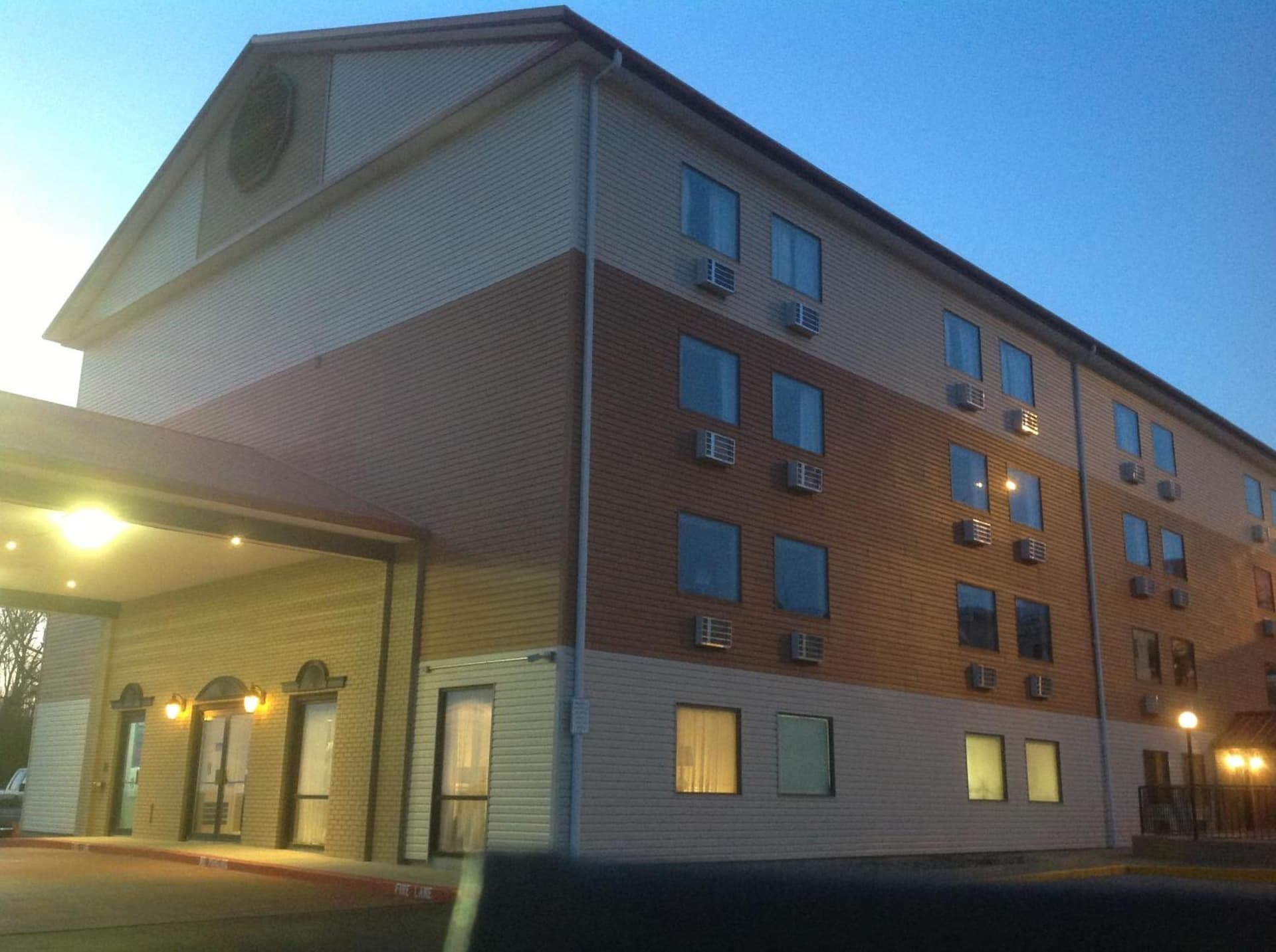 Grand View Inn & Suites interior in Branson, MO — gallery photo 2