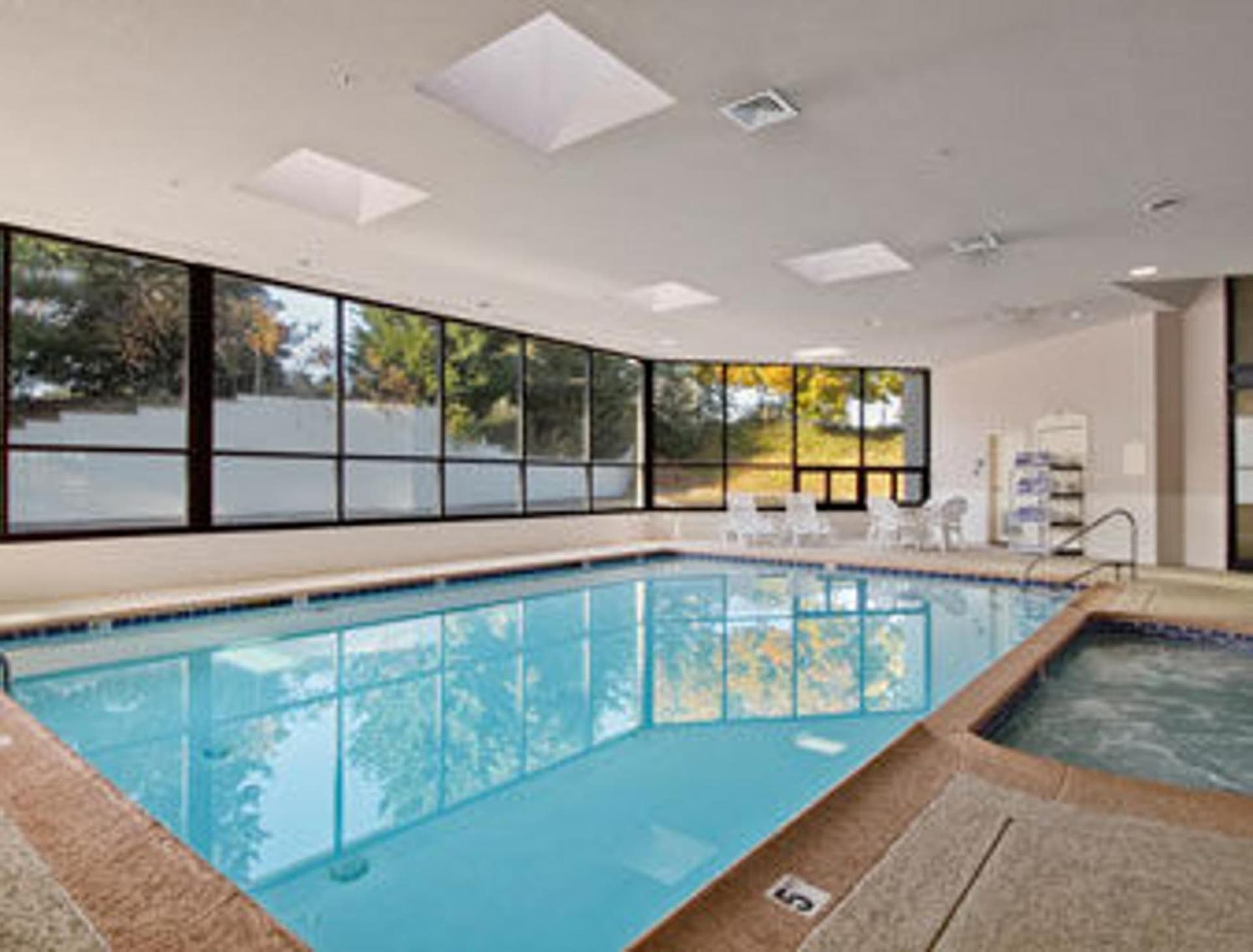 Ramada by Wyndham Harrisburg/Hershey Area gallery photo in Harrisburg, PA — image 6