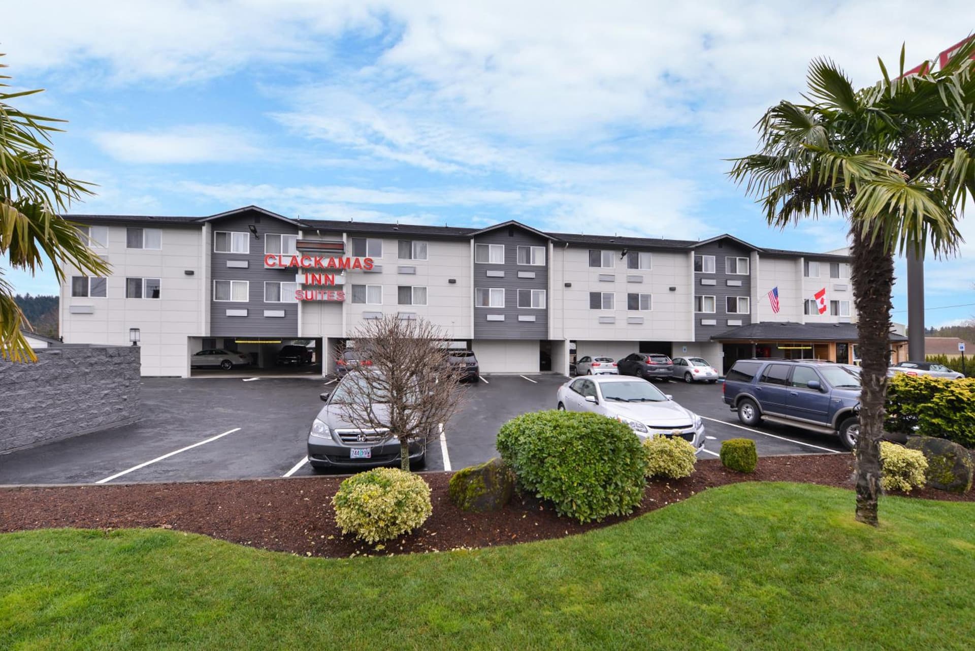 Clackamas Inn and Suites featured exterior or lobby in Clackamas, OR — similar hotel