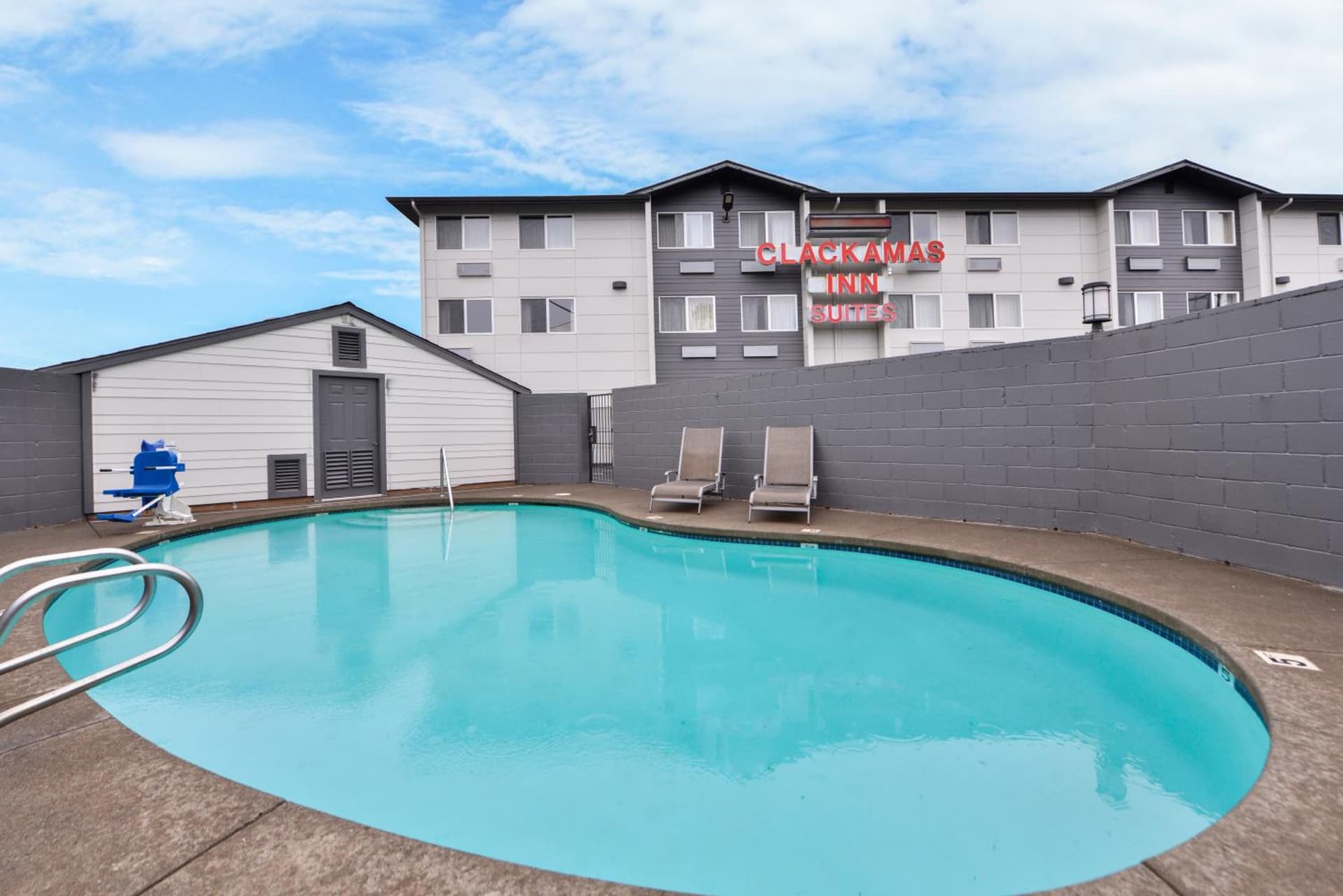 Clackamas Inn and Suites property views in Clackamas, OR — gallery photo 3
