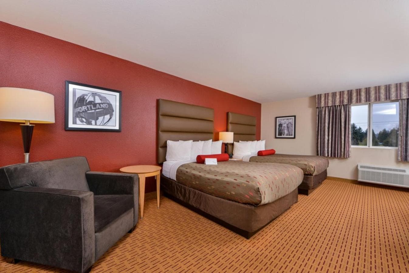 Clackamas Inn and Suites interior in Clackamas, OR — gallery photo 2