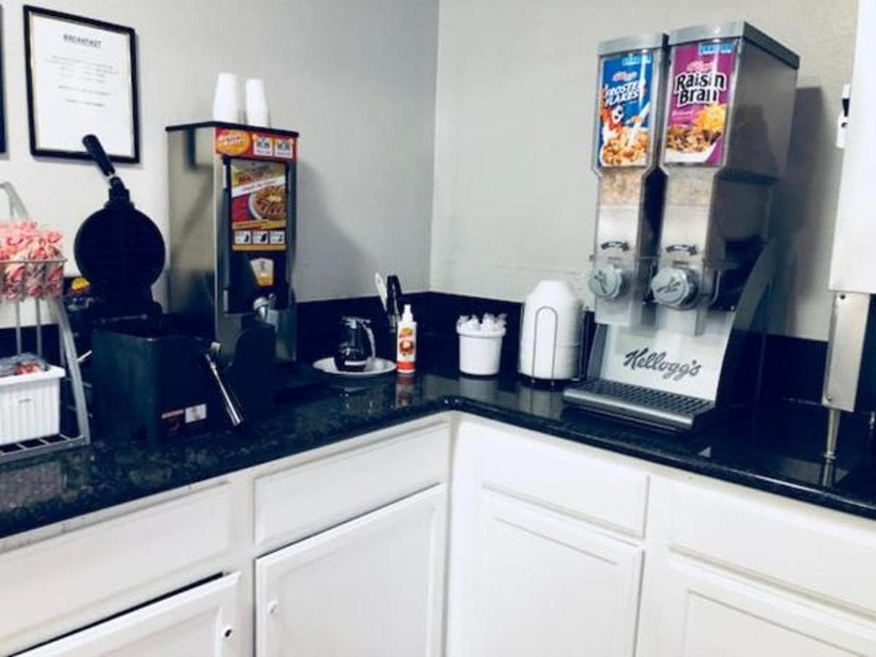 Super 8 by Wyndham College Station gallery photo in College Station, TX — image 48