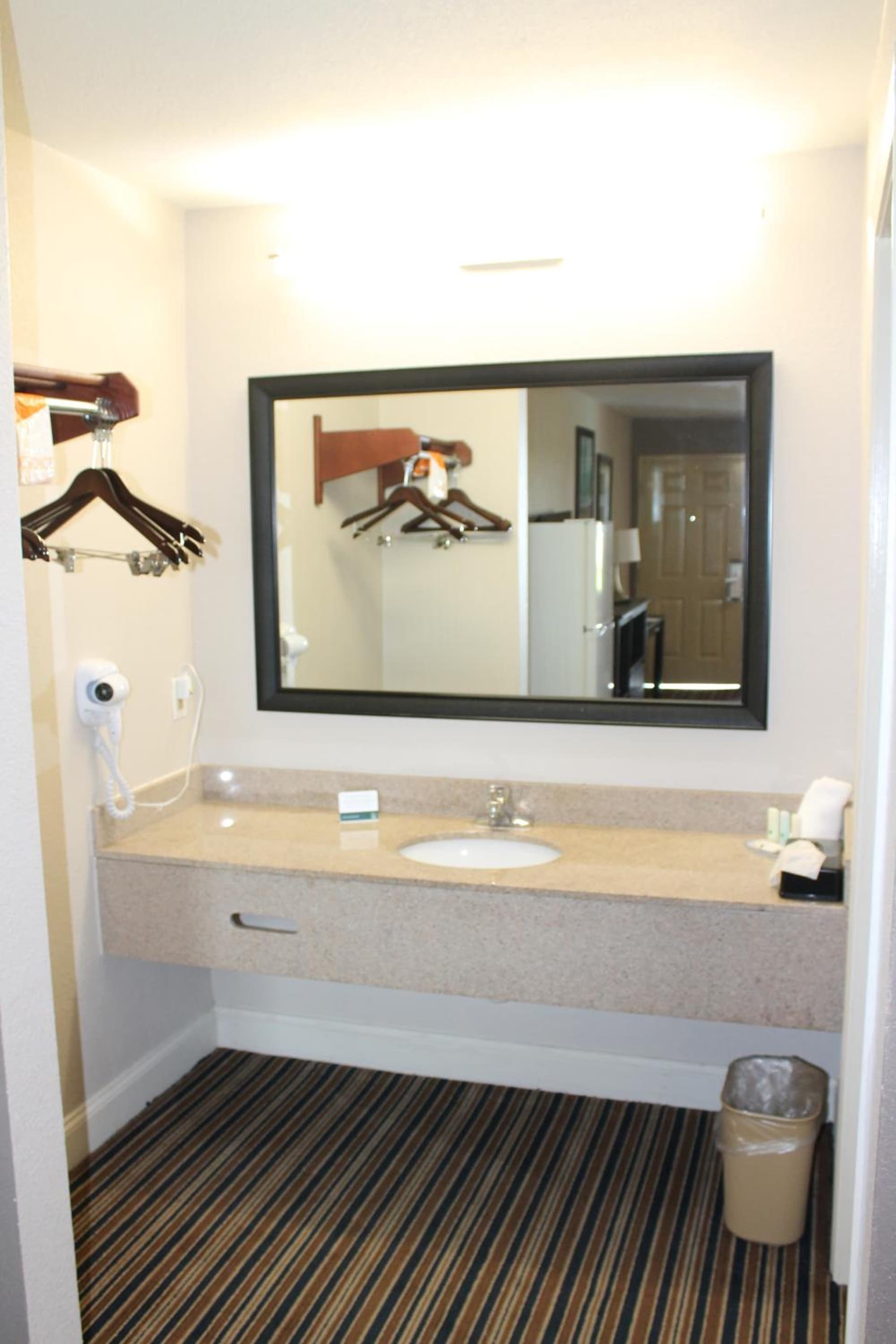 Quality Inn & Suites Port Arthur - Nederland gallery photo in Port Arthur, TX — image 40