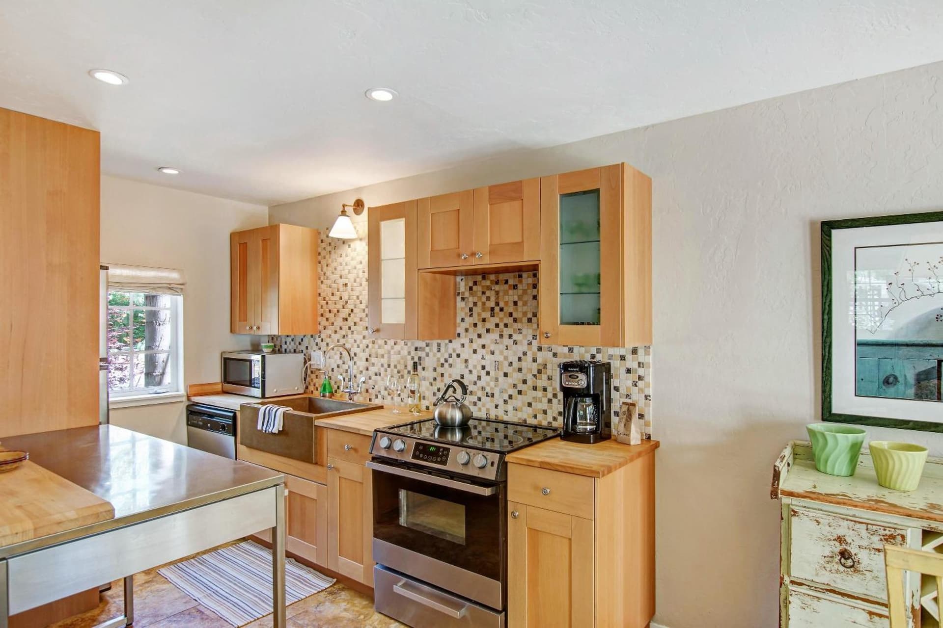 Bungalows 313 interior in Sonoma, CA — gallery photo 2