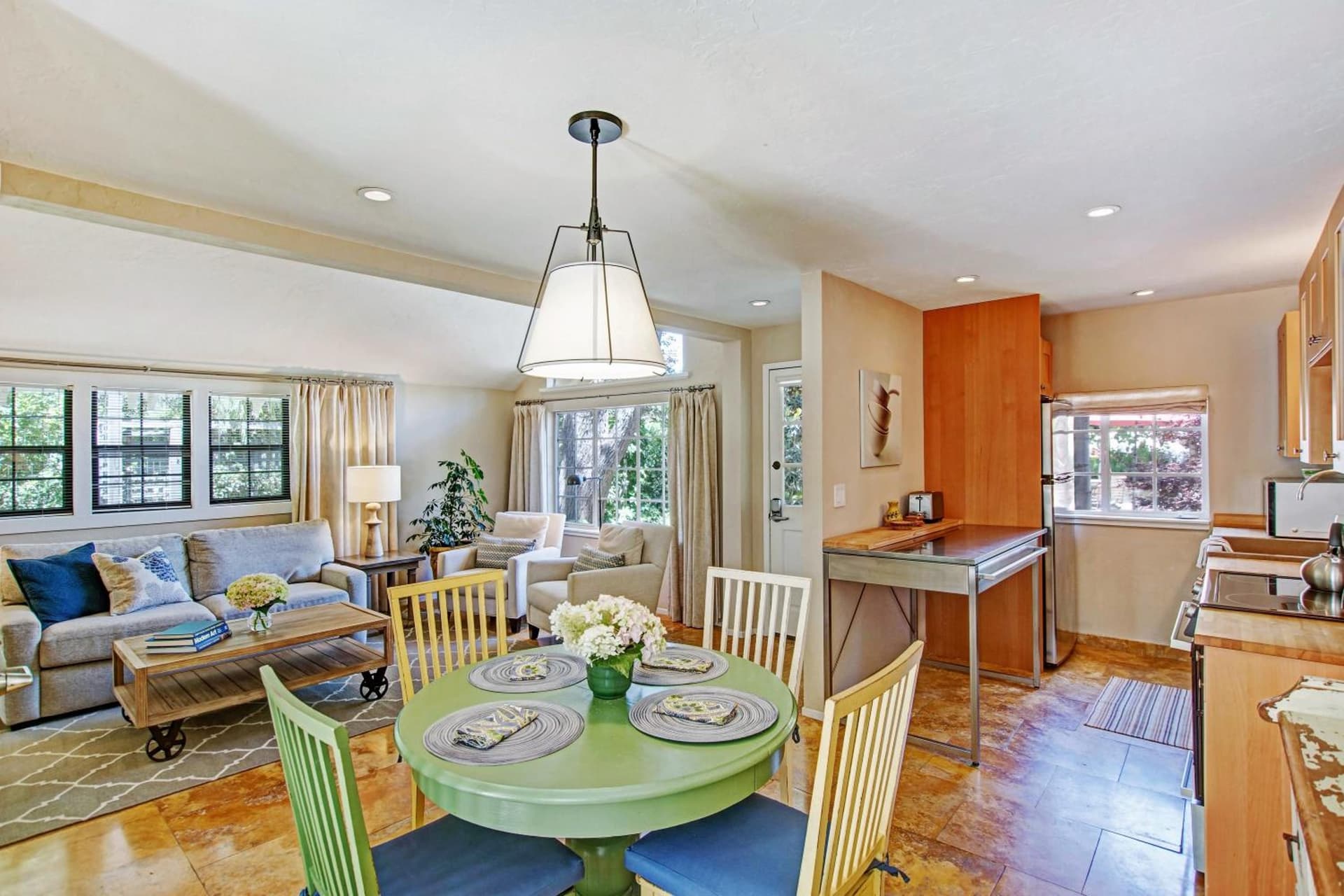 Bungalows 313 property views in Sonoma, CA — gallery photo 3