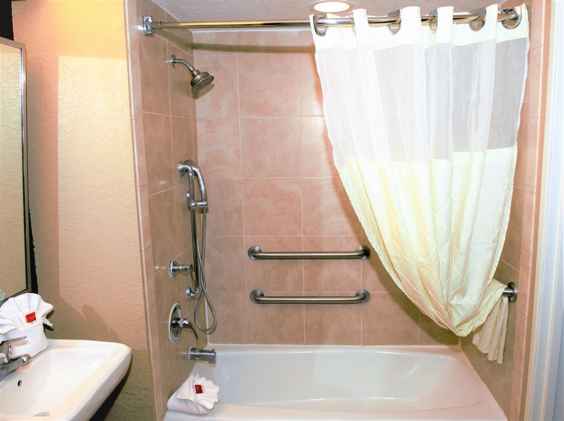 Microtel Inn & Suites by Wyndham Jacksonville Airport gallery photo in Jacksonville, FL — image 13