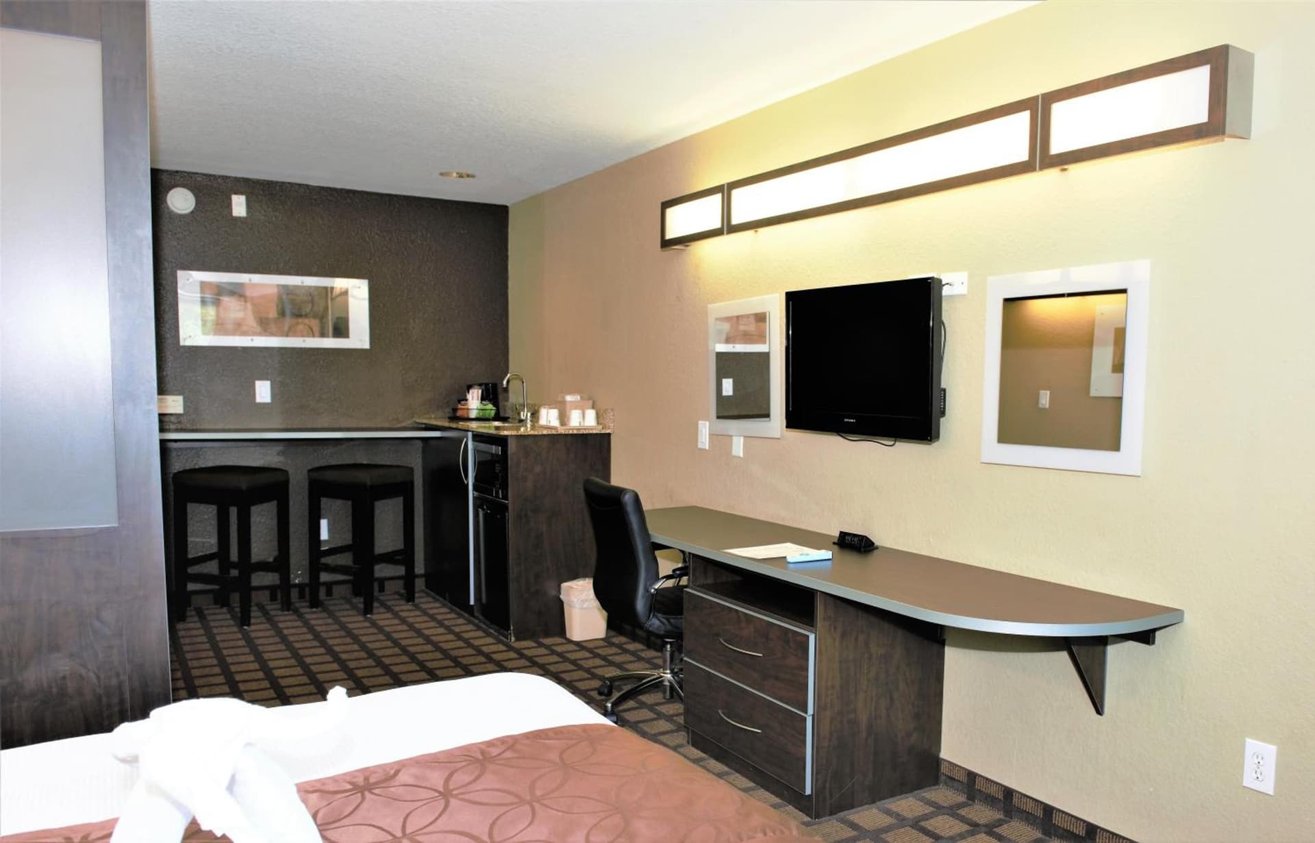 Microtel Inn & Suites by Wyndham Jacksonville Airport gallery photo in Jacksonville, FL — image 39