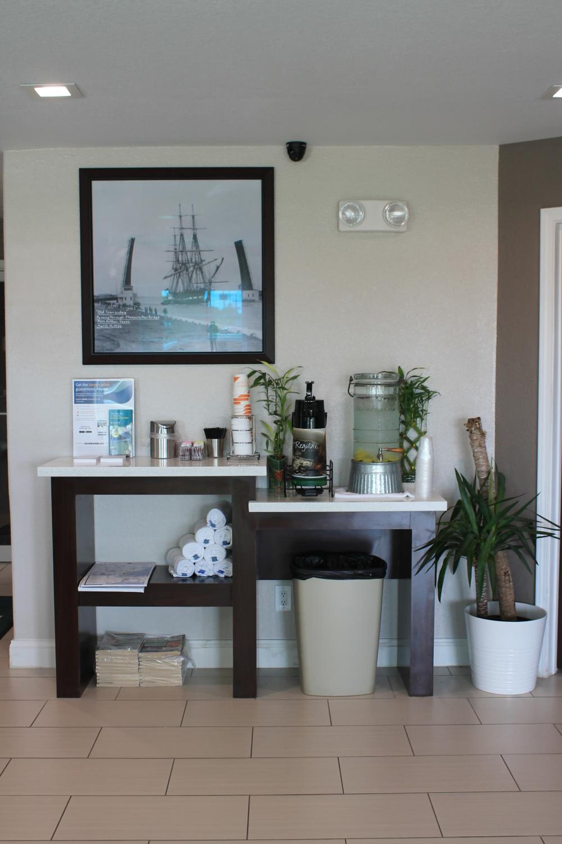 Quality Inn & Suites Port Arthur - Nederland gallery photo in Port Arthur, TX — image 5