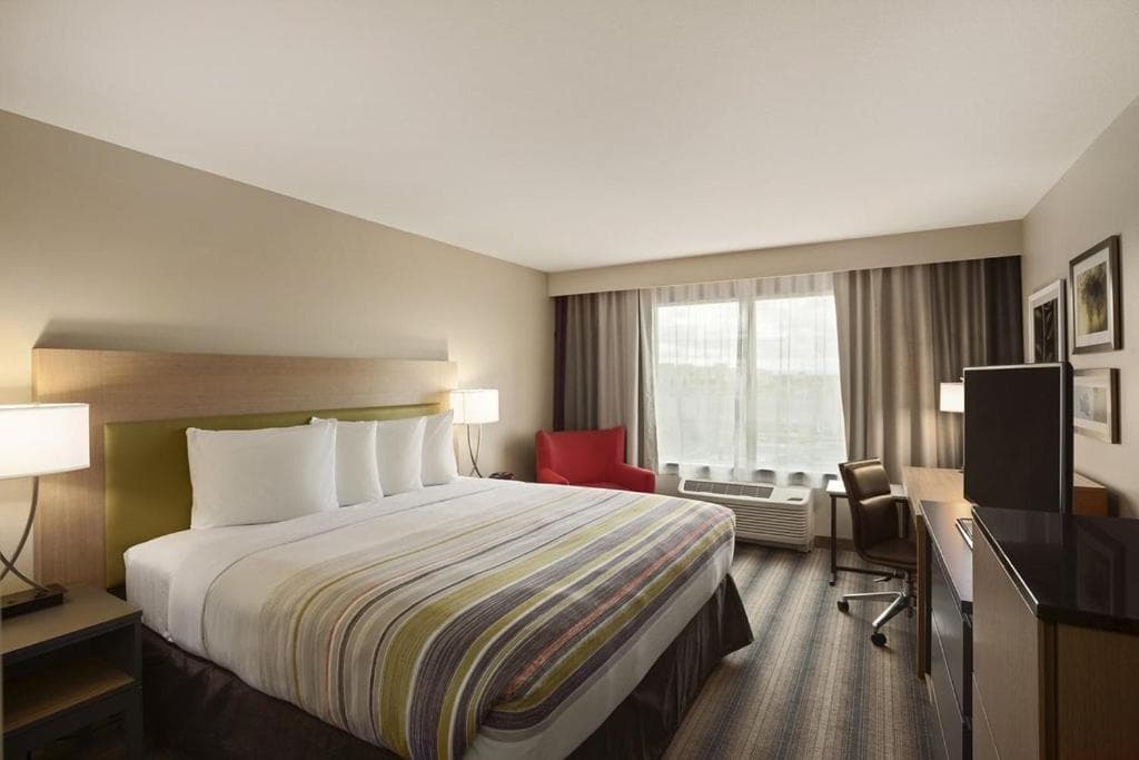 Country Inn & Suites by Radisson, Sandusky South, OH interior in Milan, OH — gallery photo 2