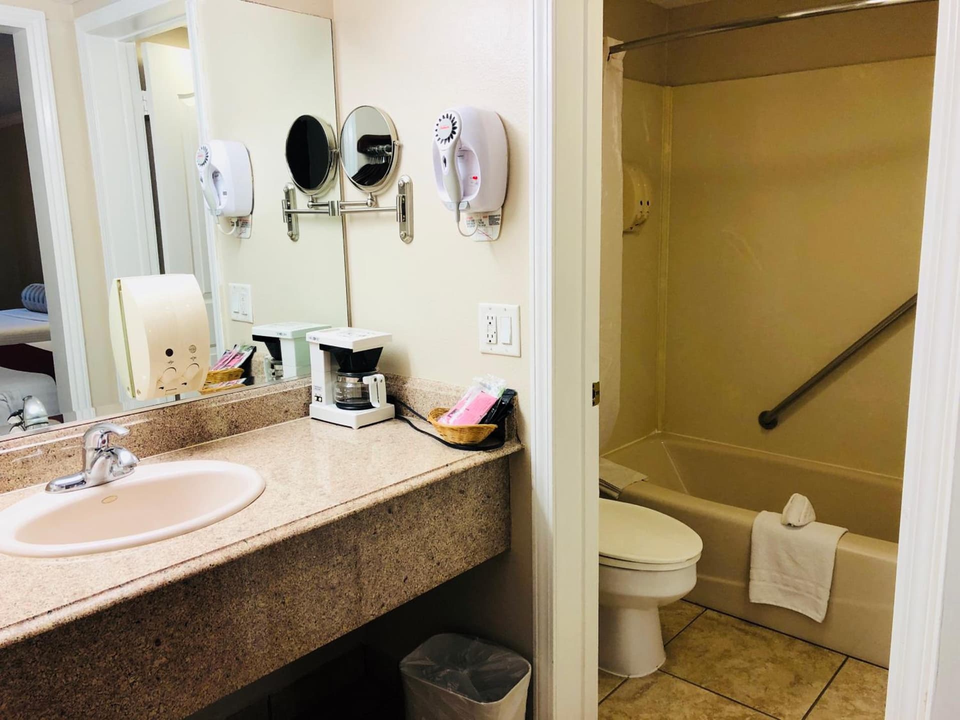 Dynasty Suites Hotel gallery photo in Riverside, CA — image 23
