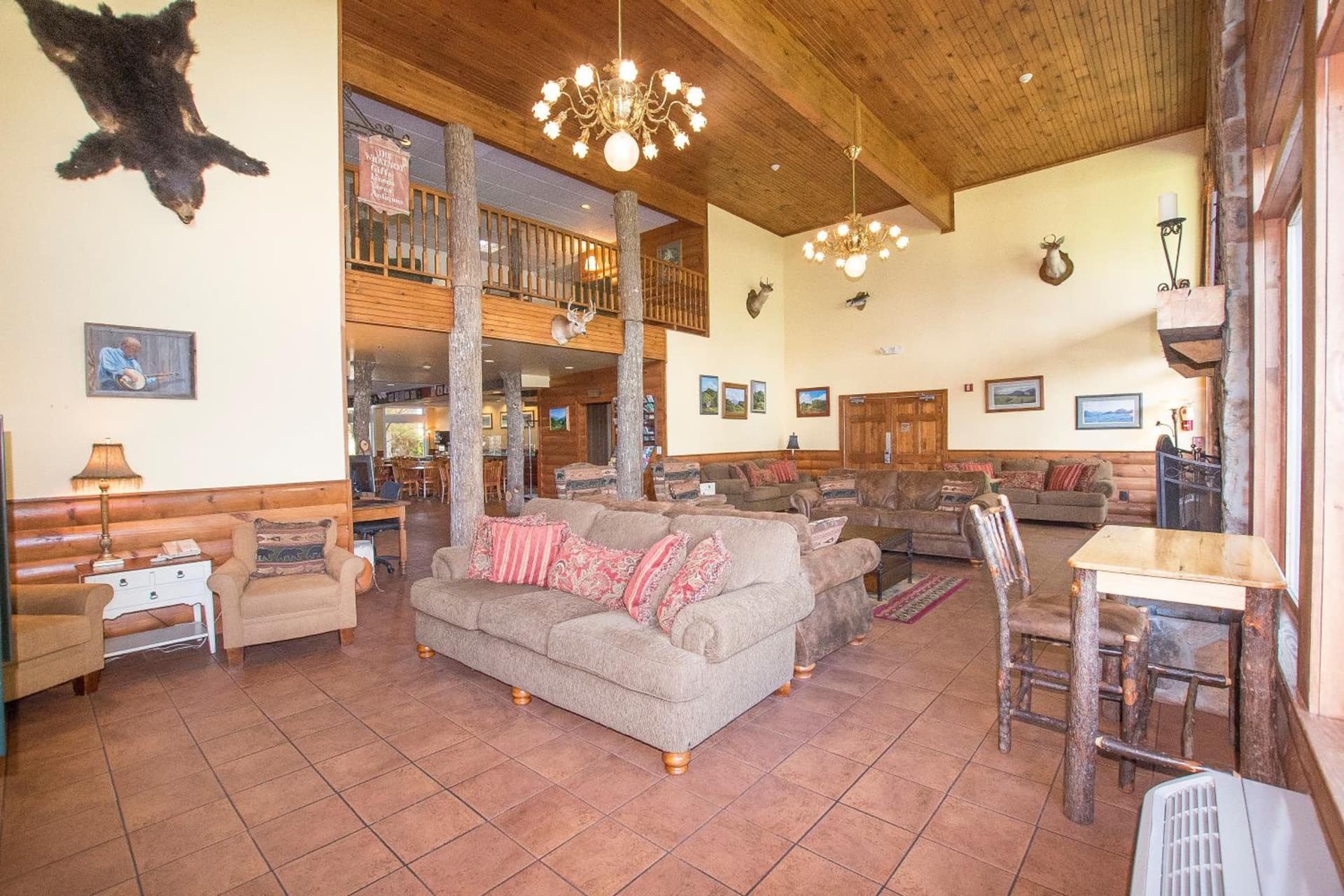 Lake Chatuge Lodge interior in Hiawassee, GA — gallery photo 2