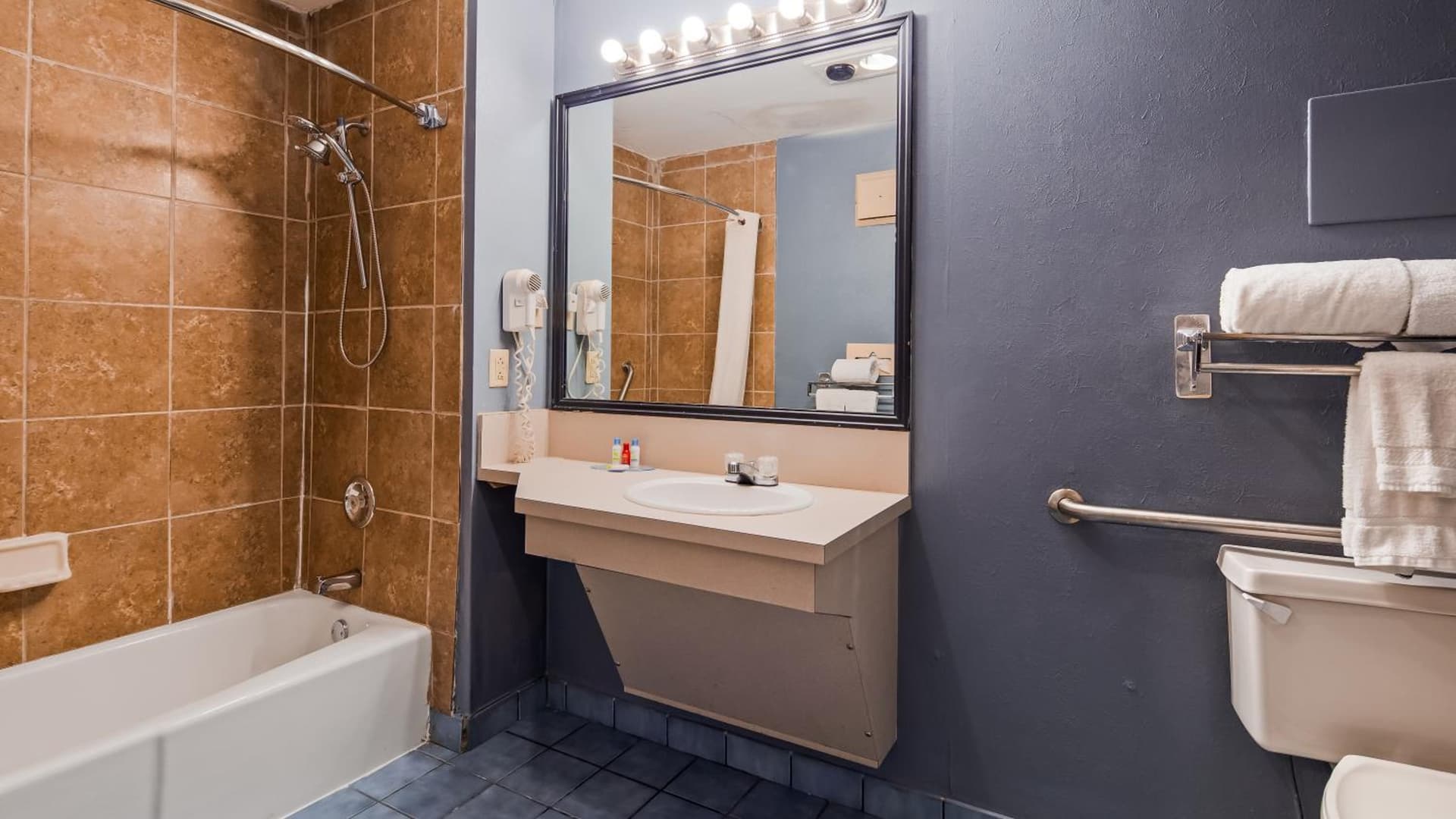 Quality Inn & Suites Fayetteville I-95 gallery photo in Fayetteville, NC — image 61