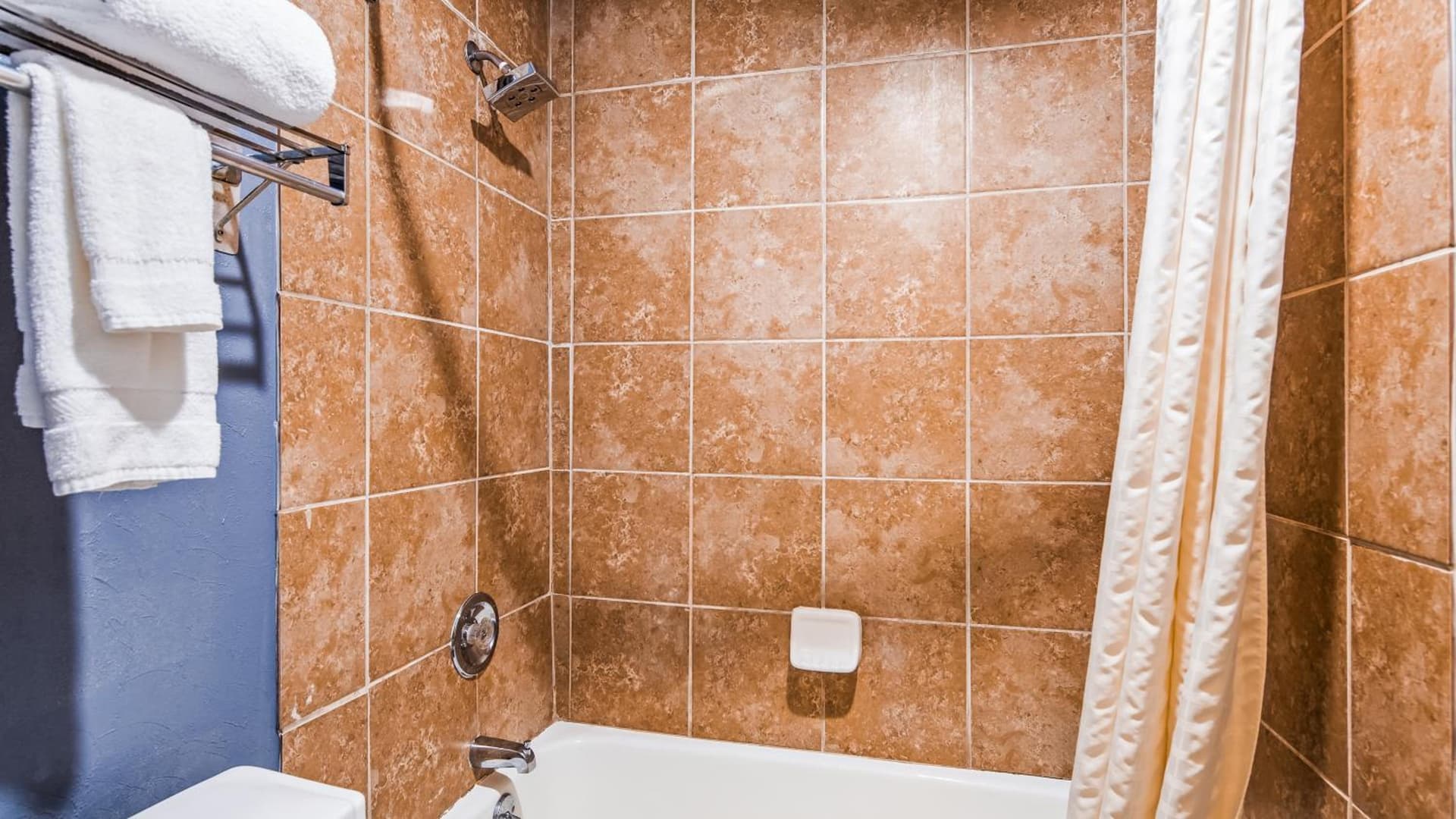 Quality Inn & Suites Fayetteville I-95 gallery photo in Fayetteville, NC — image 39
