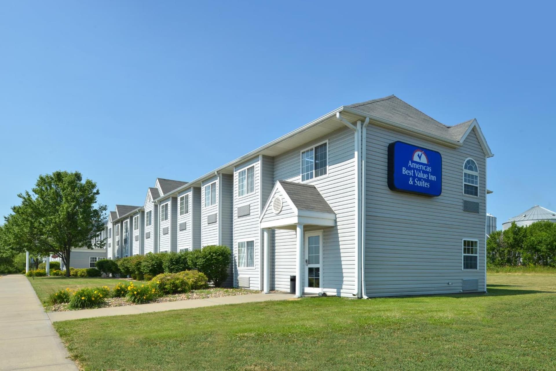 Americas Best Value Inn & Suites Maryville featured exterior or lobby in Maryville, MO — similar hotel