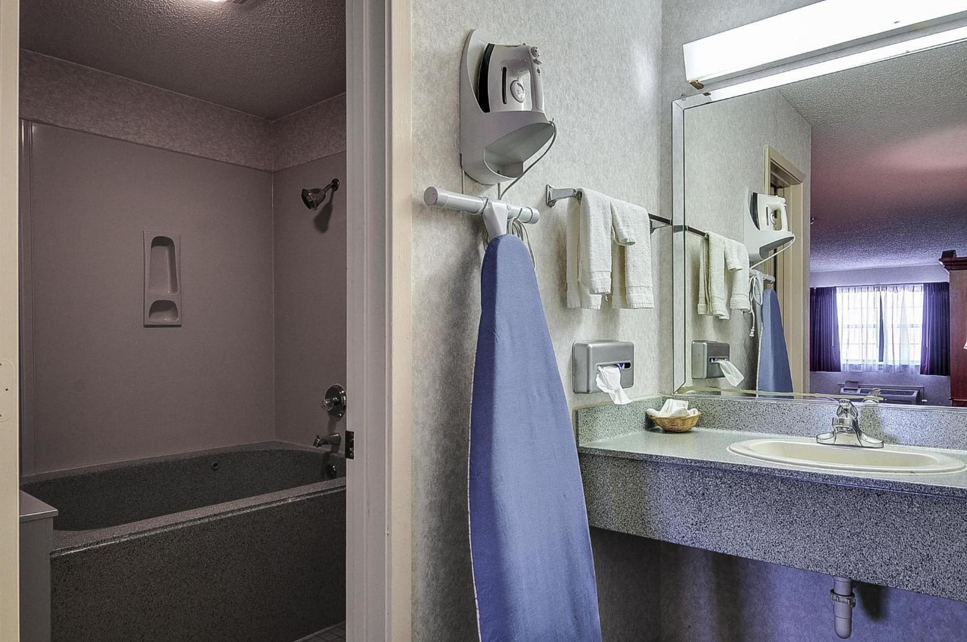 Americas Best Value Inn Midlothian gallery photo in Midlothian, TX — image 20