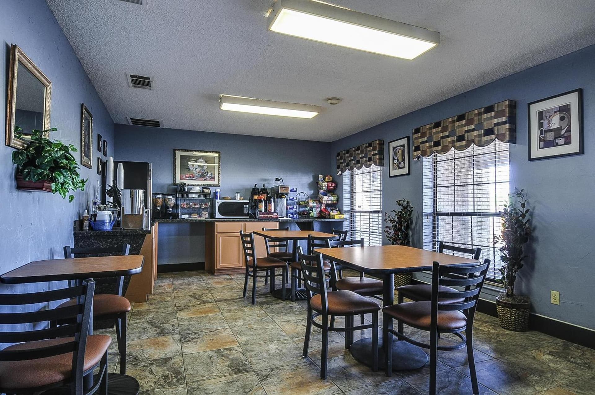 Americas Best Value Inn Midlothian gallery photo in Midlothian, TX — image 12