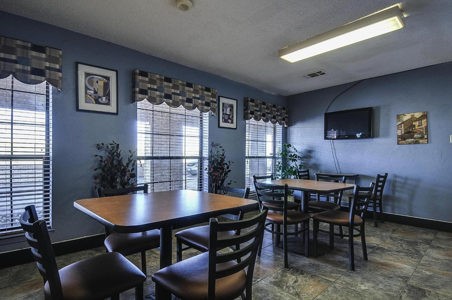 Americas Best Value Inn Midlothian property views in Midlothian, TX — gallery photo 3