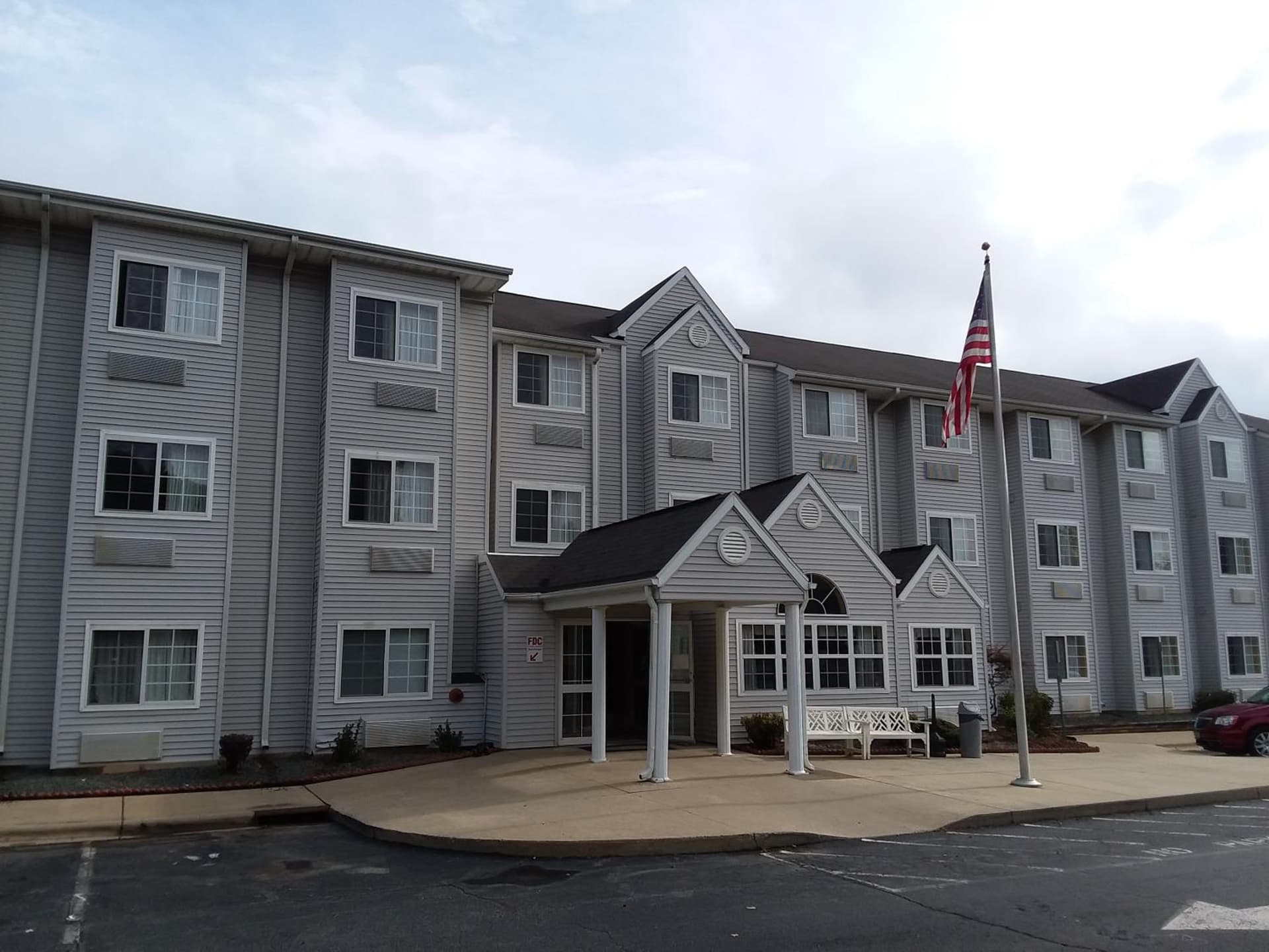 Microtel Inn & Suites by Wyndham Hillsborough gallery photo in Hillsborough, NC — image 6
