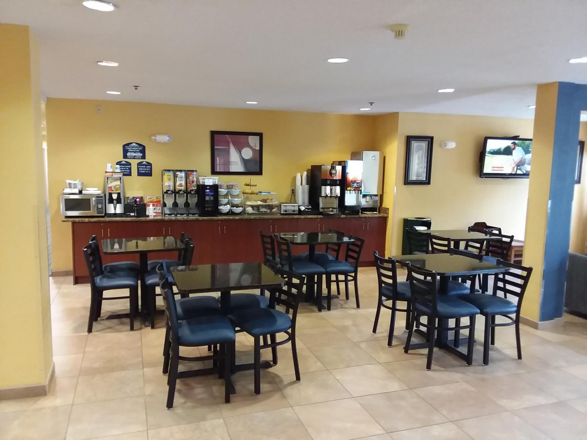 Microtel Inn & Suites by Wyndham Hillsborough gallery photo in Hillsborough, NC — image 11