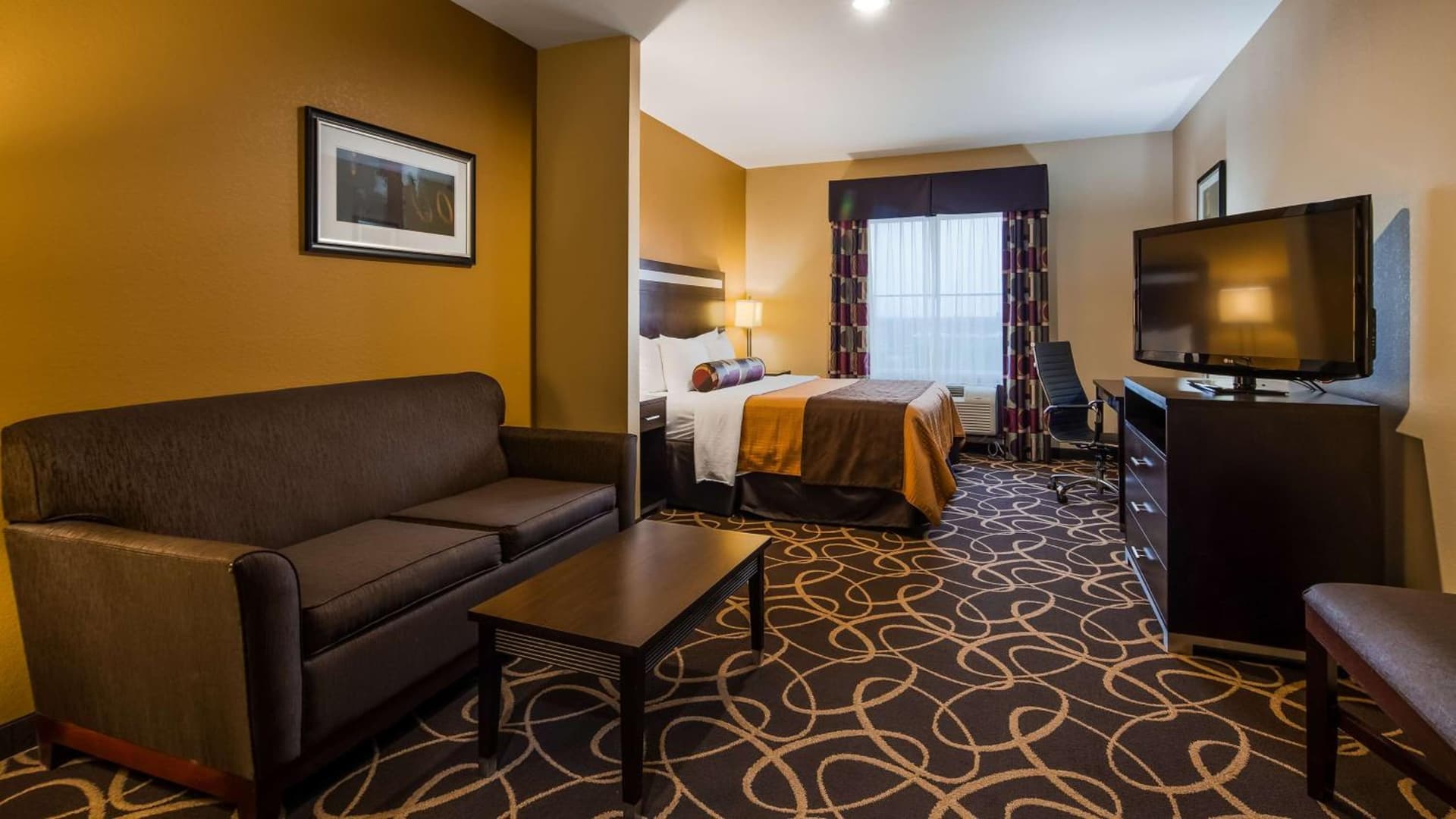 Best Western Plus Kenedy Inn interior in Kenedy, TX — gallery photo 2